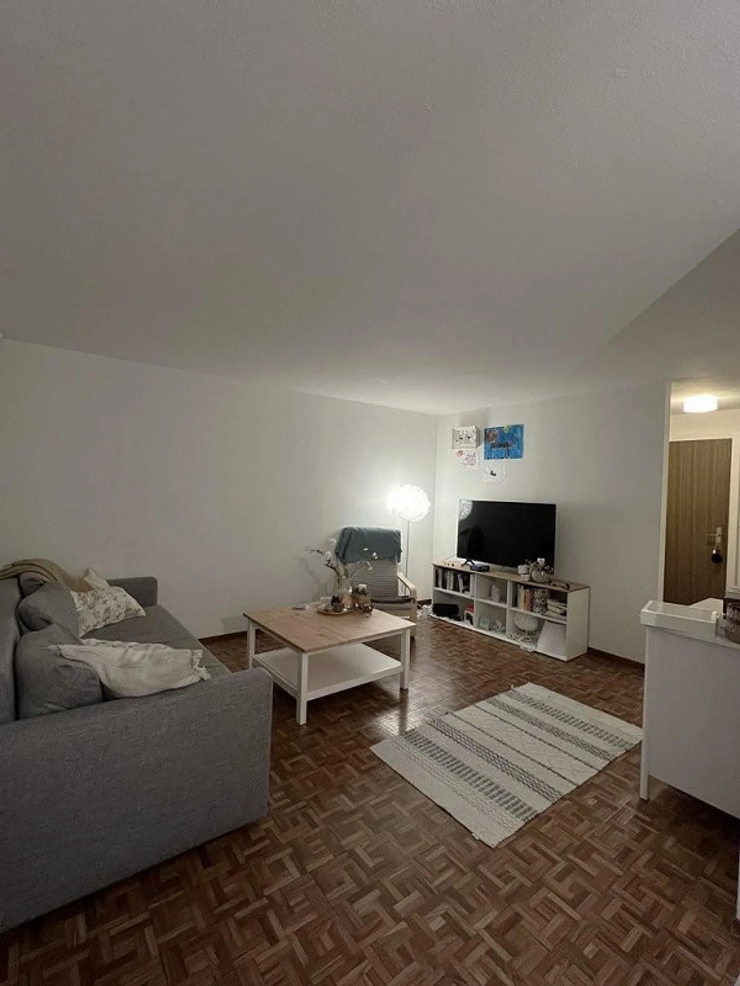 Appartamento 2.5 locali con patio a Rüfenacht! - Foto 2 di 7