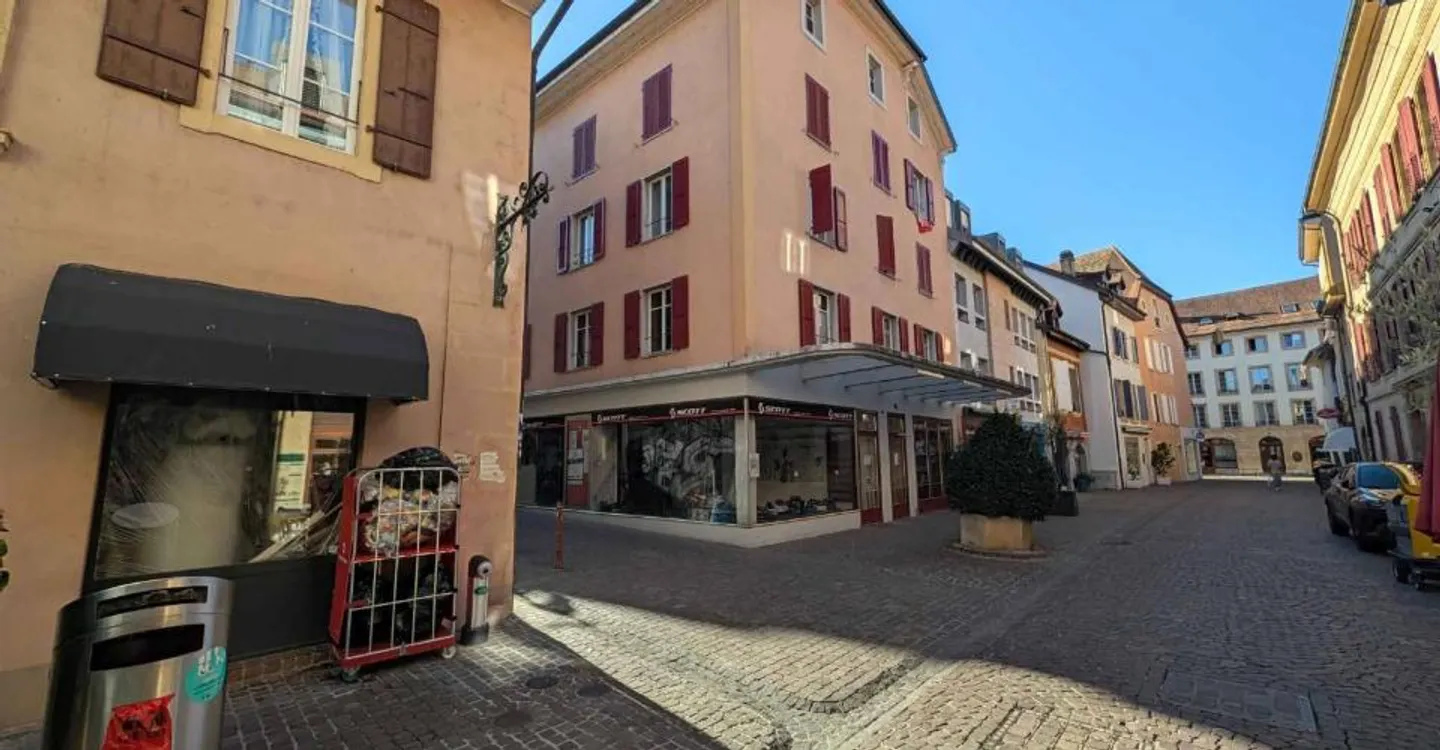 Edificio misto con alto potenziale di valorizzazione nel cuore di Yverdon-les-Bains - Foto 2 di 12