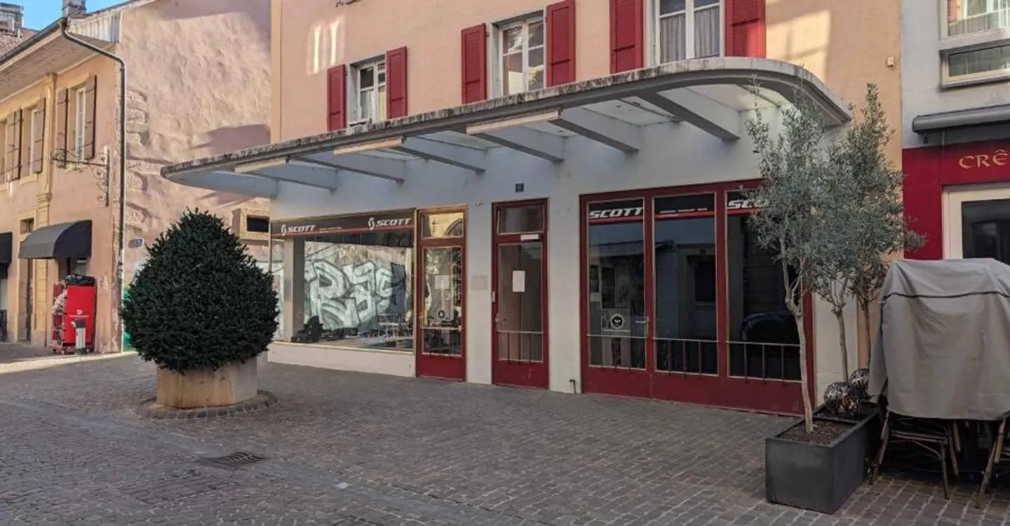 Edificio misto con alto potenziale di valorizzazione nel cuore di Yverdon-les-Bains - Foto 3 di 12