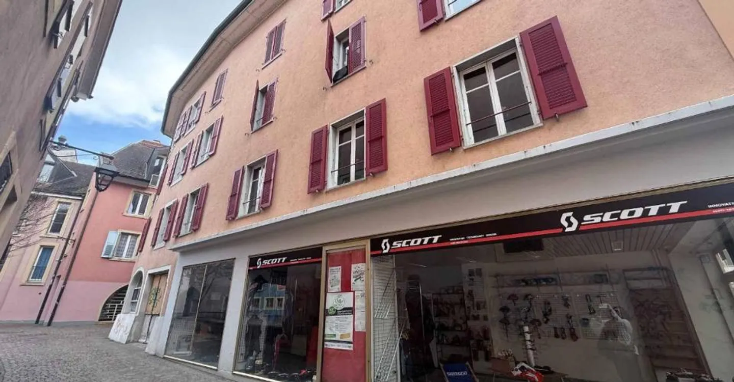Edificio misto con alto potenziale di valorizzazione nel cuore di Yverdon-les-Bains - Foto 4 di 12