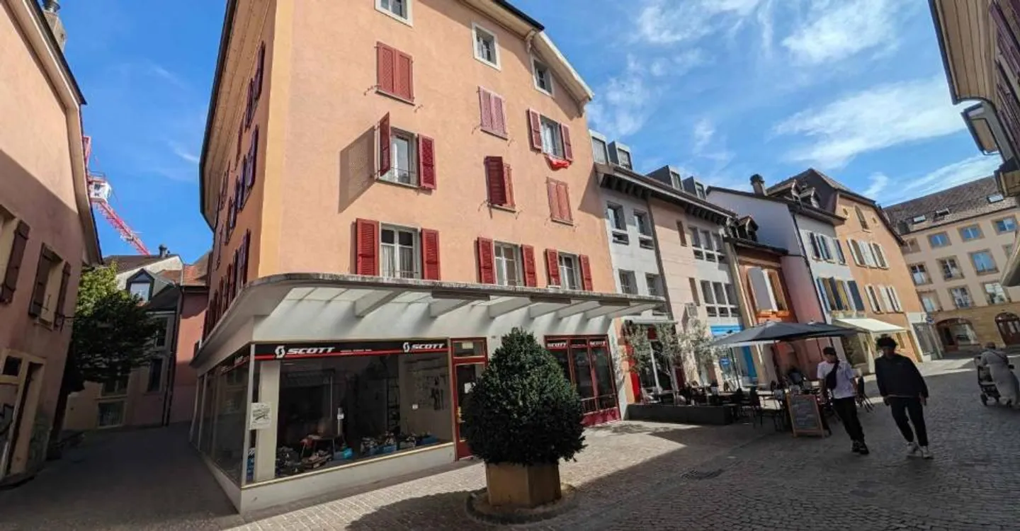 Edificio misto con alto potenziale di valorizzazione nel cuore di Yverdon-les-Bains - Foto 1 di 12