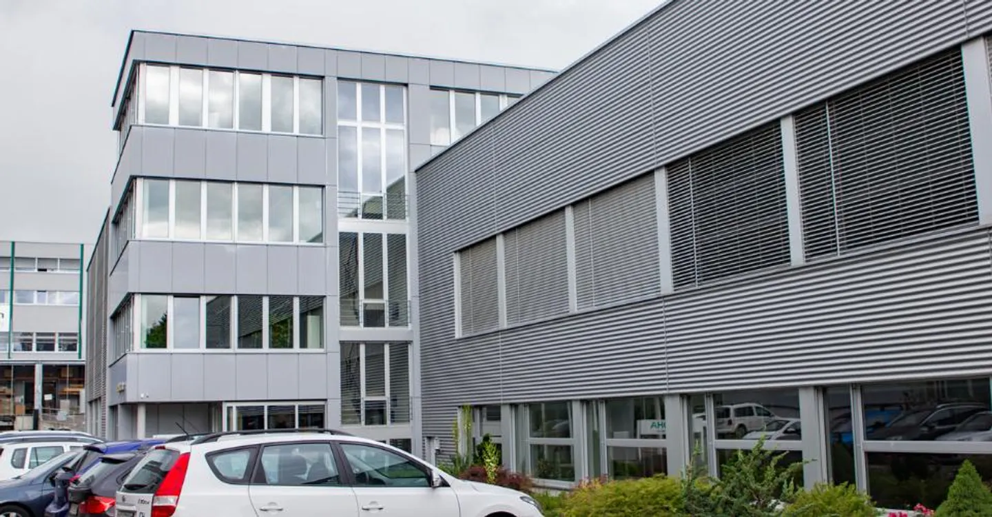 Bureau simple directement dans la zone industrielle - Photo 3 sur 5
