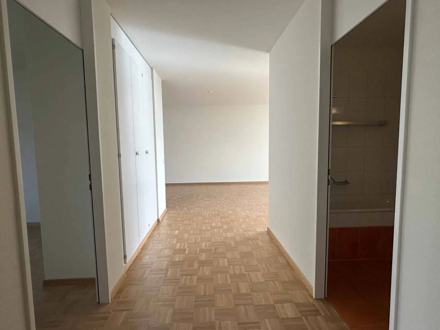 Bel appartement de 4,5 pièces au 3ème étage avec vue sur le lac - Photo 3 sur 12