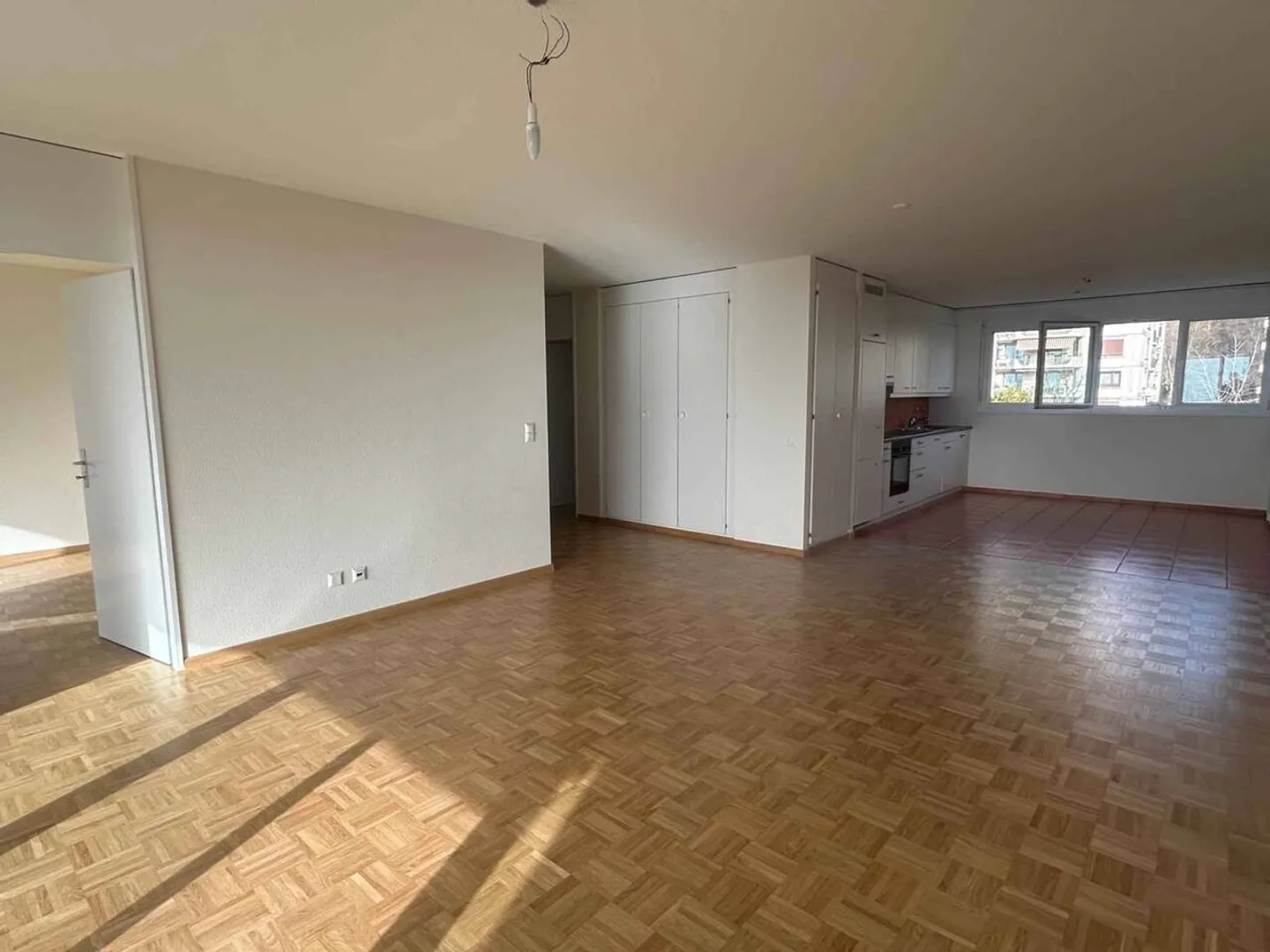 Bel appartement de 4,5 pièces au 3ème étage avec vue sur le lac - Photo 4 sur 12