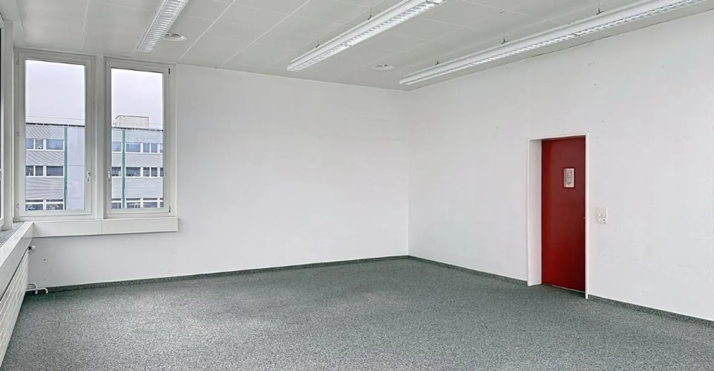 Bureau simple directement dans la zone industrielle - Photo 5 sur 5