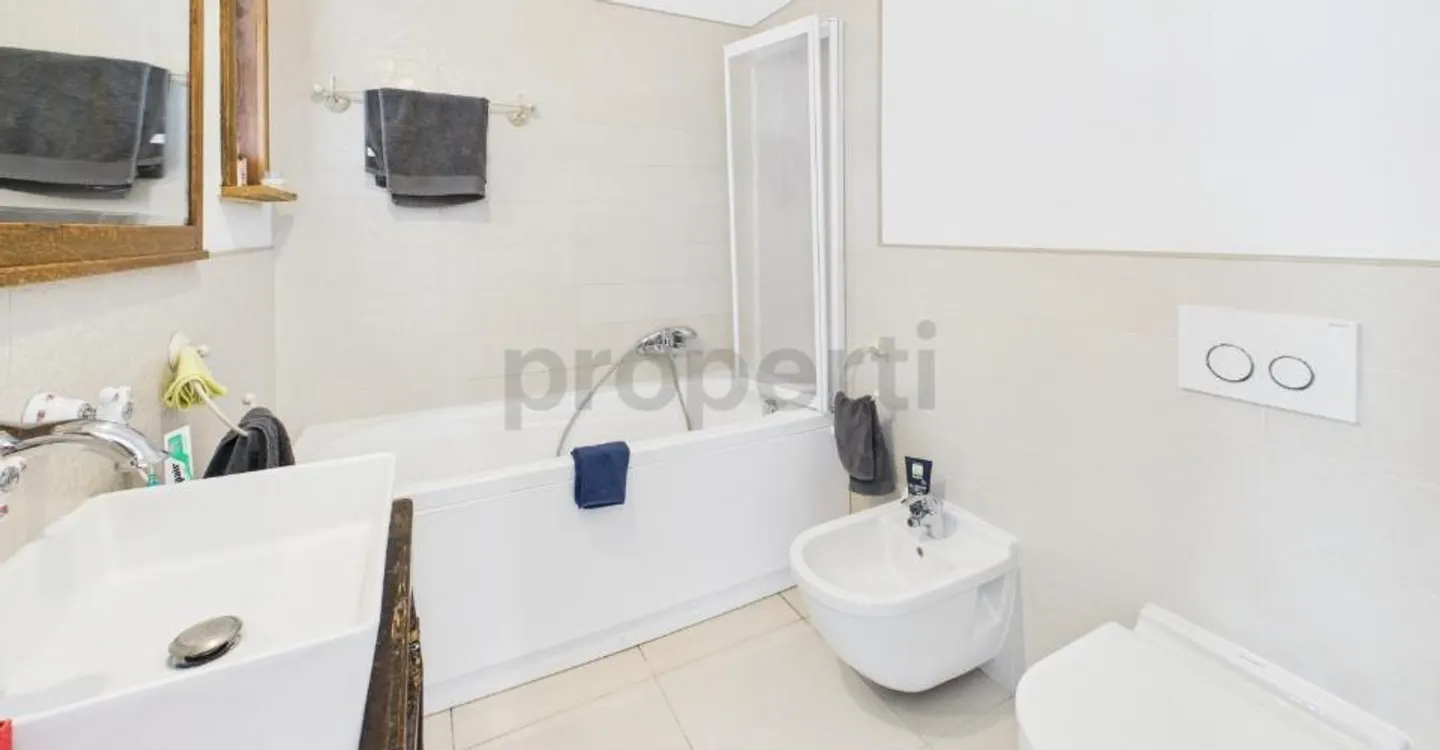 Charming furnished penthouse with terrace - excellent investment - Photo 7 of 11