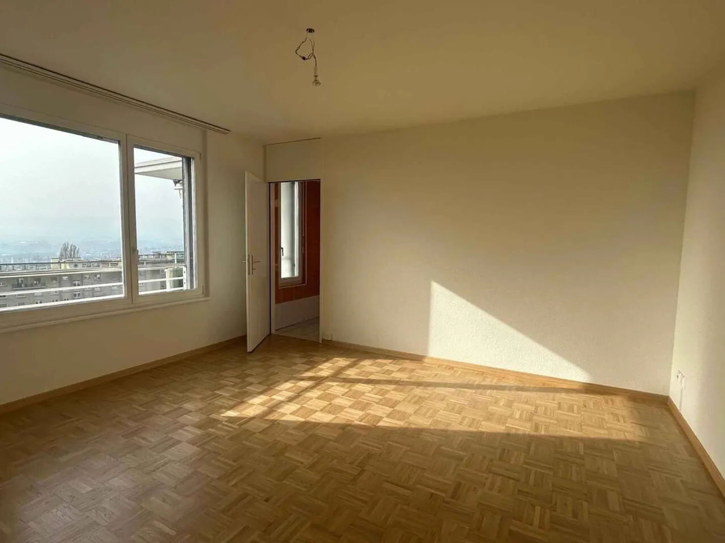 Bel appartement de 4,5 pièces au 3ème étage avec vue sur le lac - Photo 9 sur 12