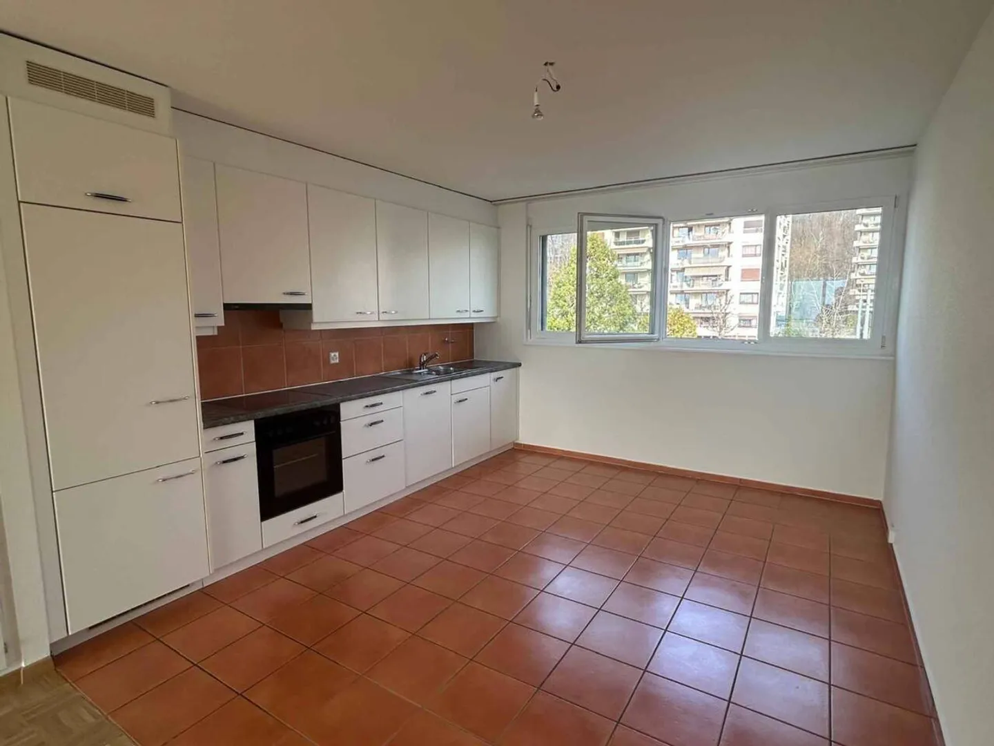 Bel appartement de 4,5 pièces au 3ème étage avec vue sur le lac - Photo 6 sur 12