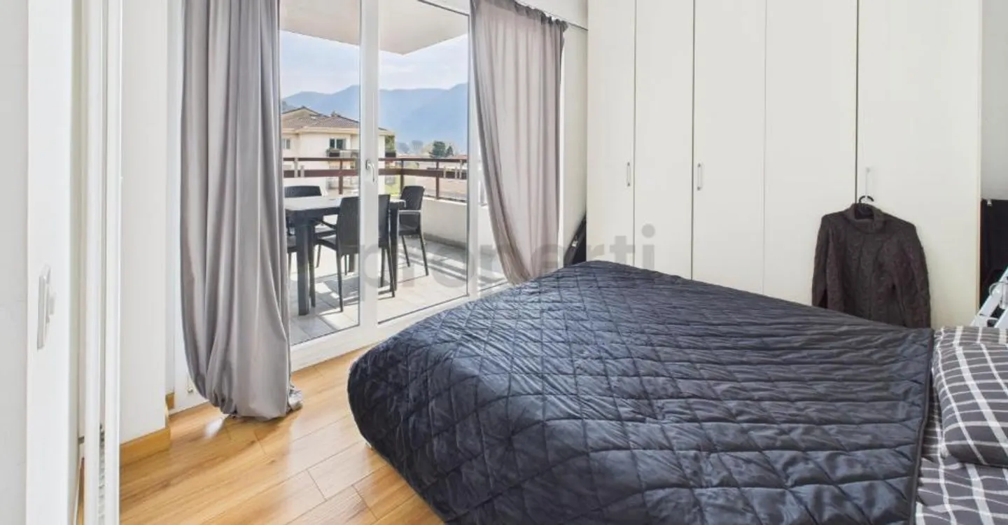 Charming furnished penthouse with terrace - excellent investment - Photo 6 of 11