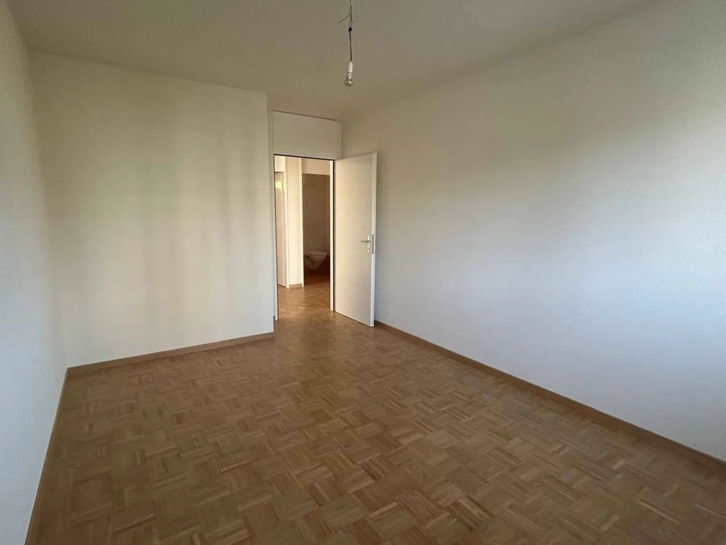 Bel appartement de 4,5 pièces au 3ème étage avec vue sur le lac - Photo 8 sur 12