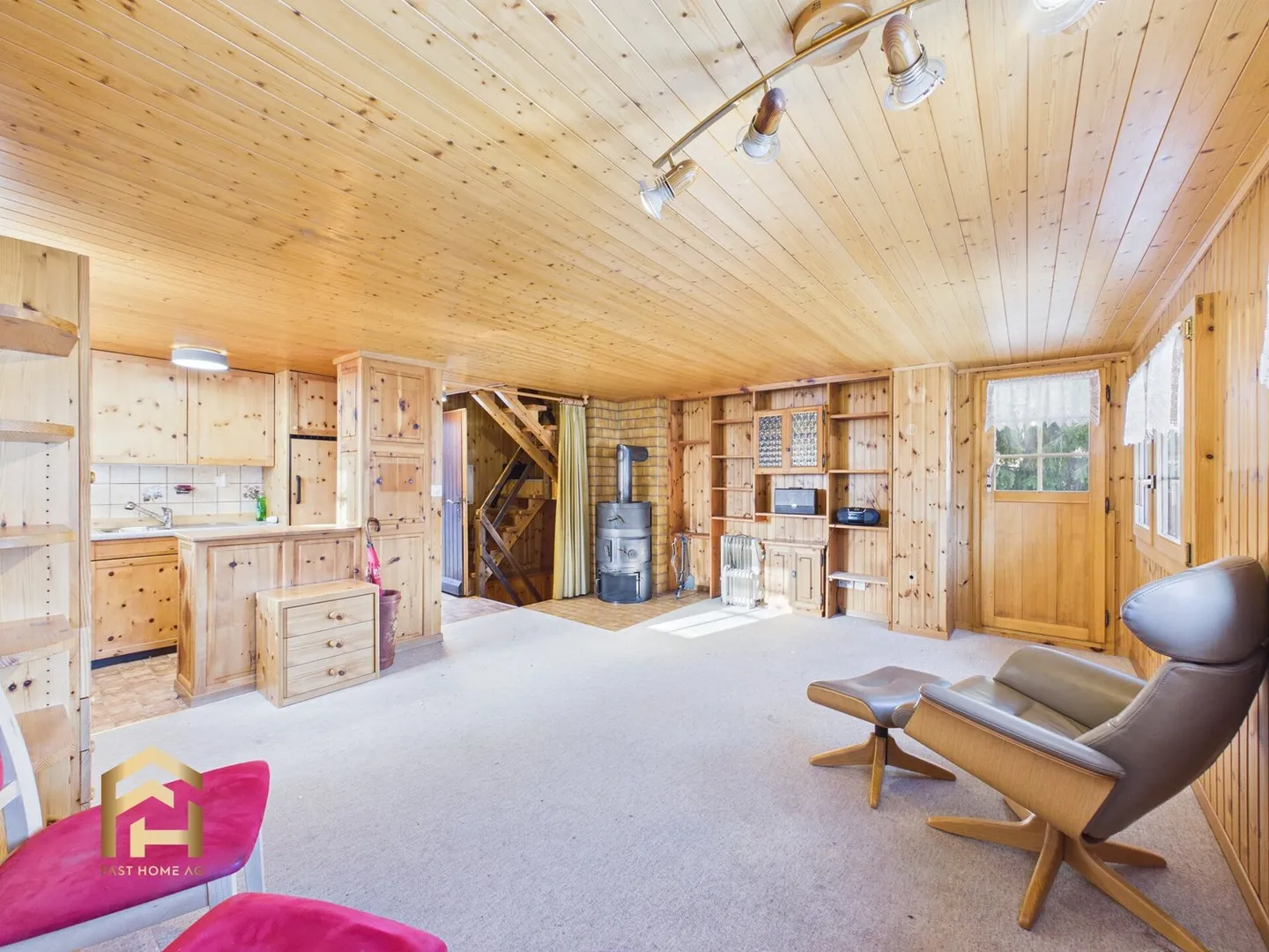 Charming little house with unobstructed view and idyllic surroundings - Photo 2 of 13