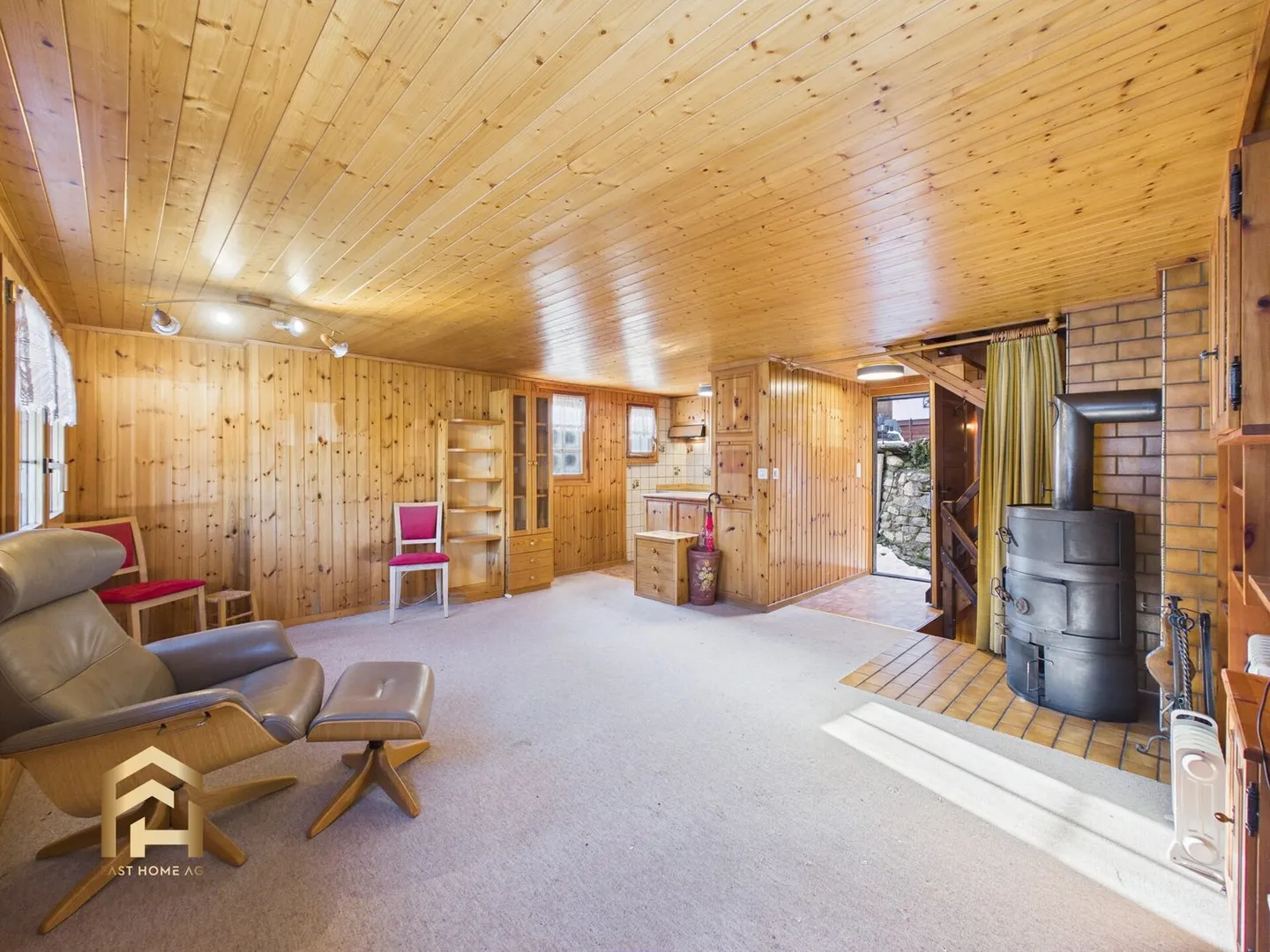 Charming little house with unobstructed view and idyllic surroundings - Photo 4 of 13