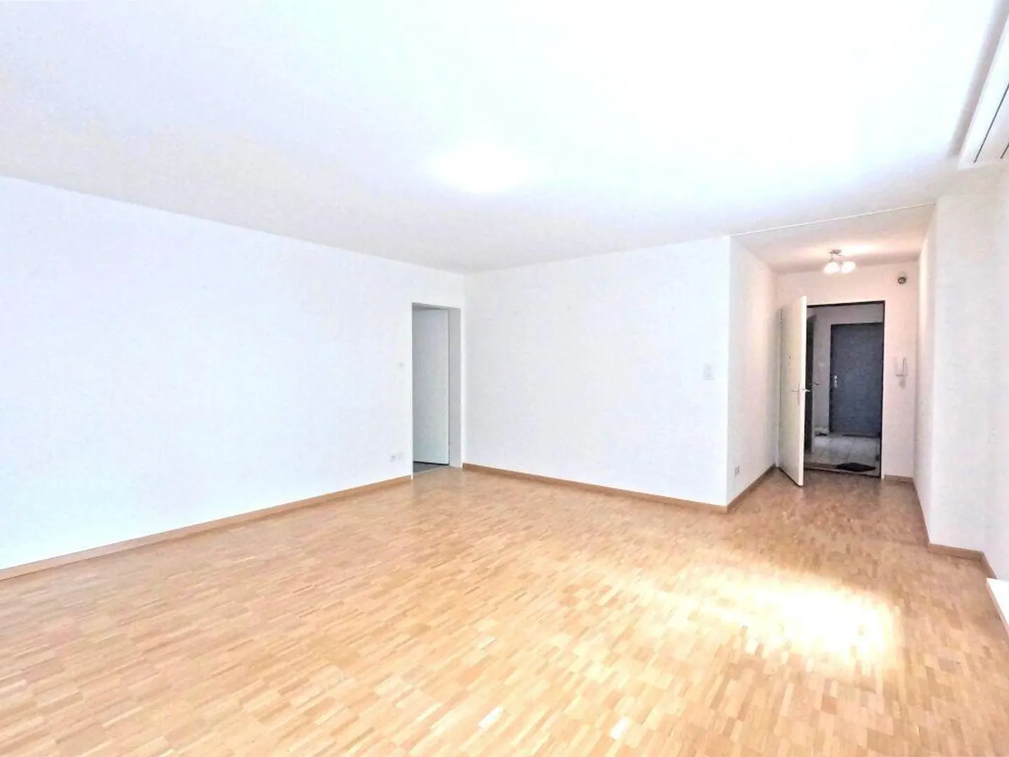 Modernes Apartment mit Balkon - Foto 3 von 8