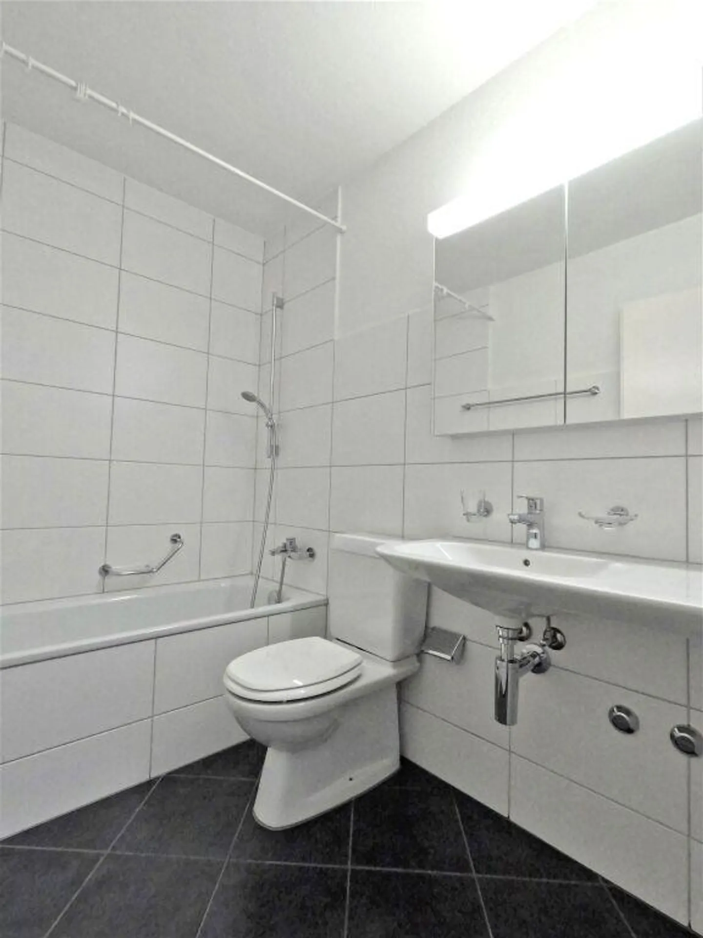 Modernes Apartment mit Balkon - Foto 7 von 8