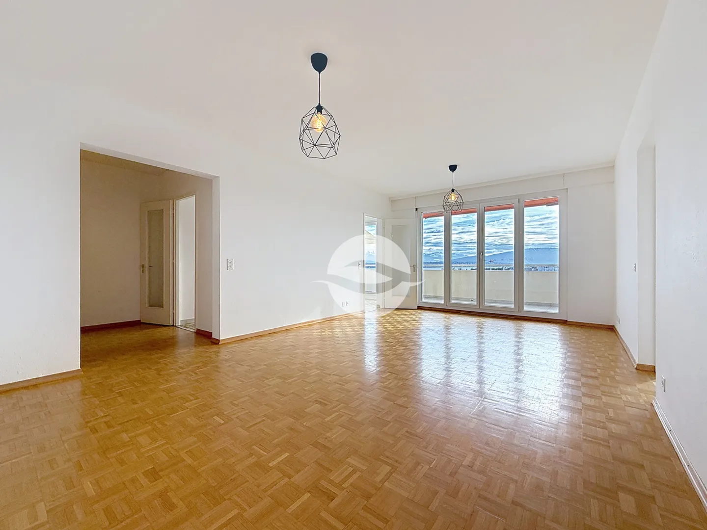 Bright 2-bedroom apartment with balcony - Photo 5 of 12