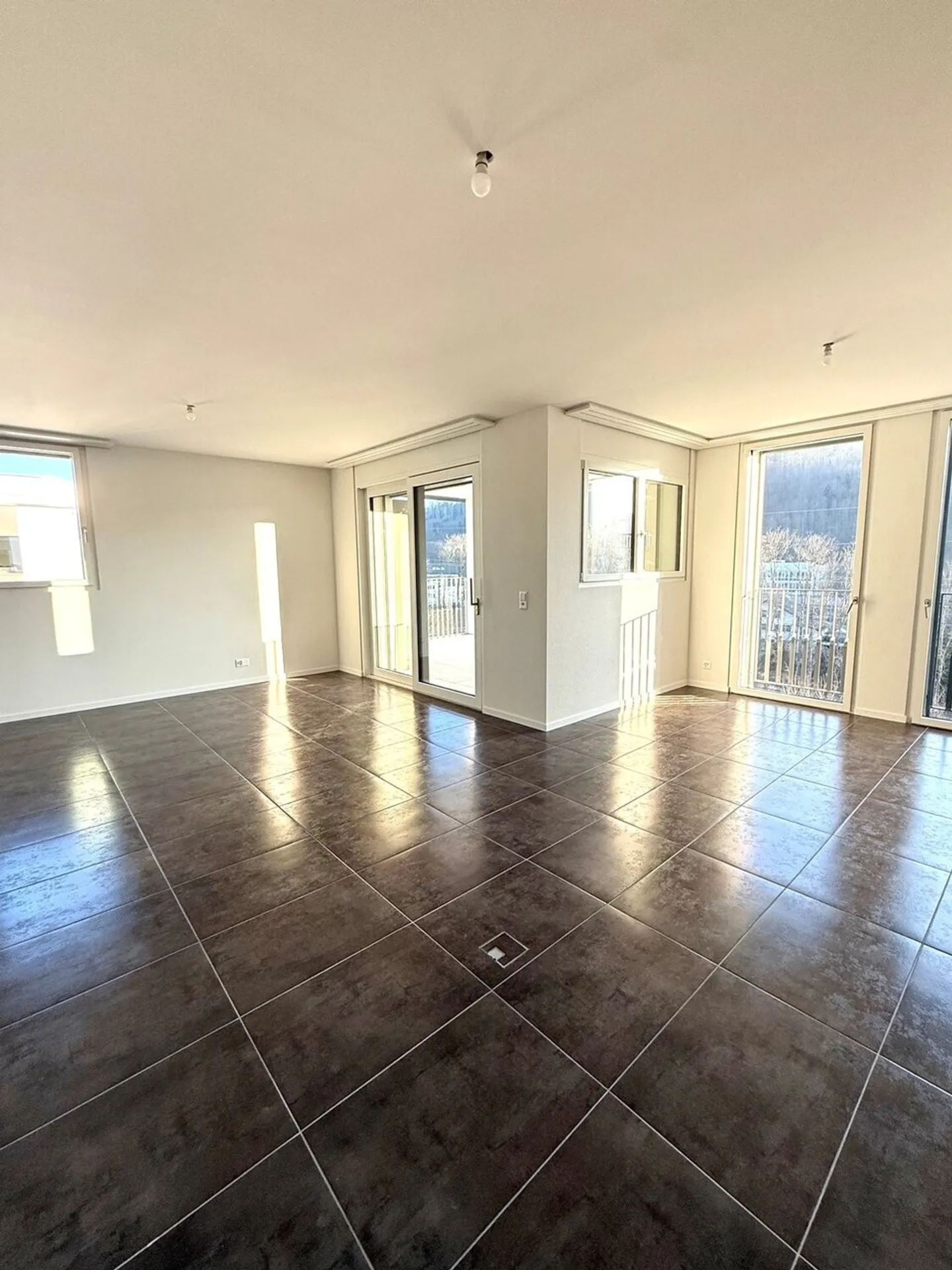 Nouvel appartement en penthouse de 4,5 pièces - Photo 4 sur 11