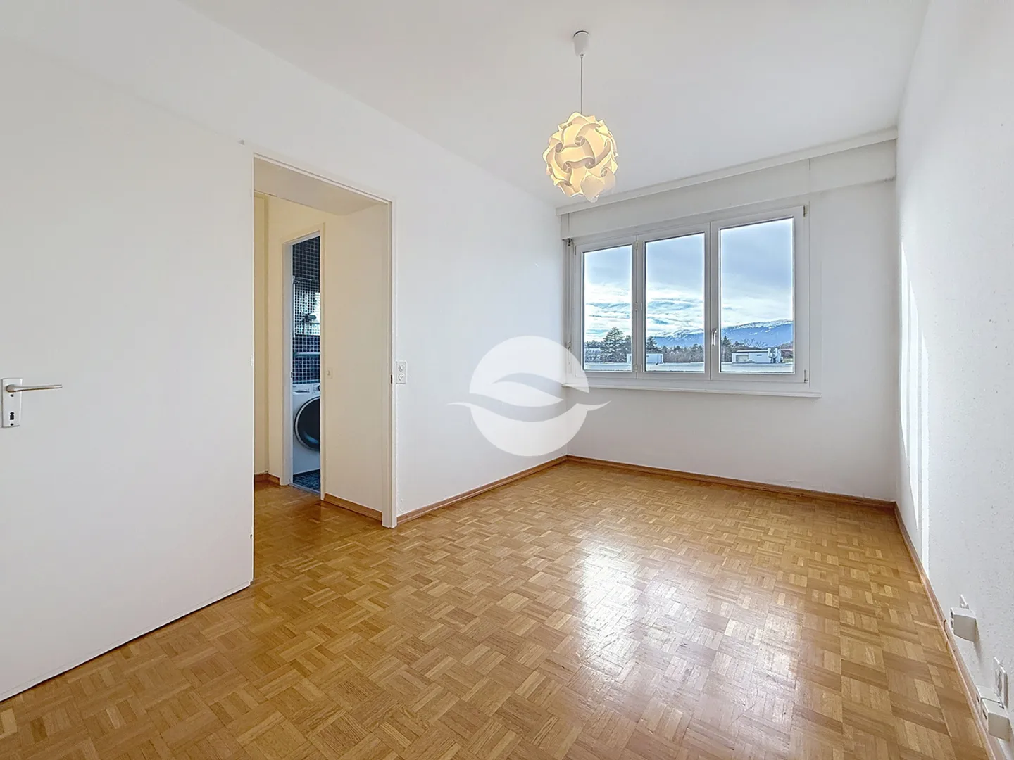 Bright 2-bedroom apartment with balcony - Photo 10 of 12