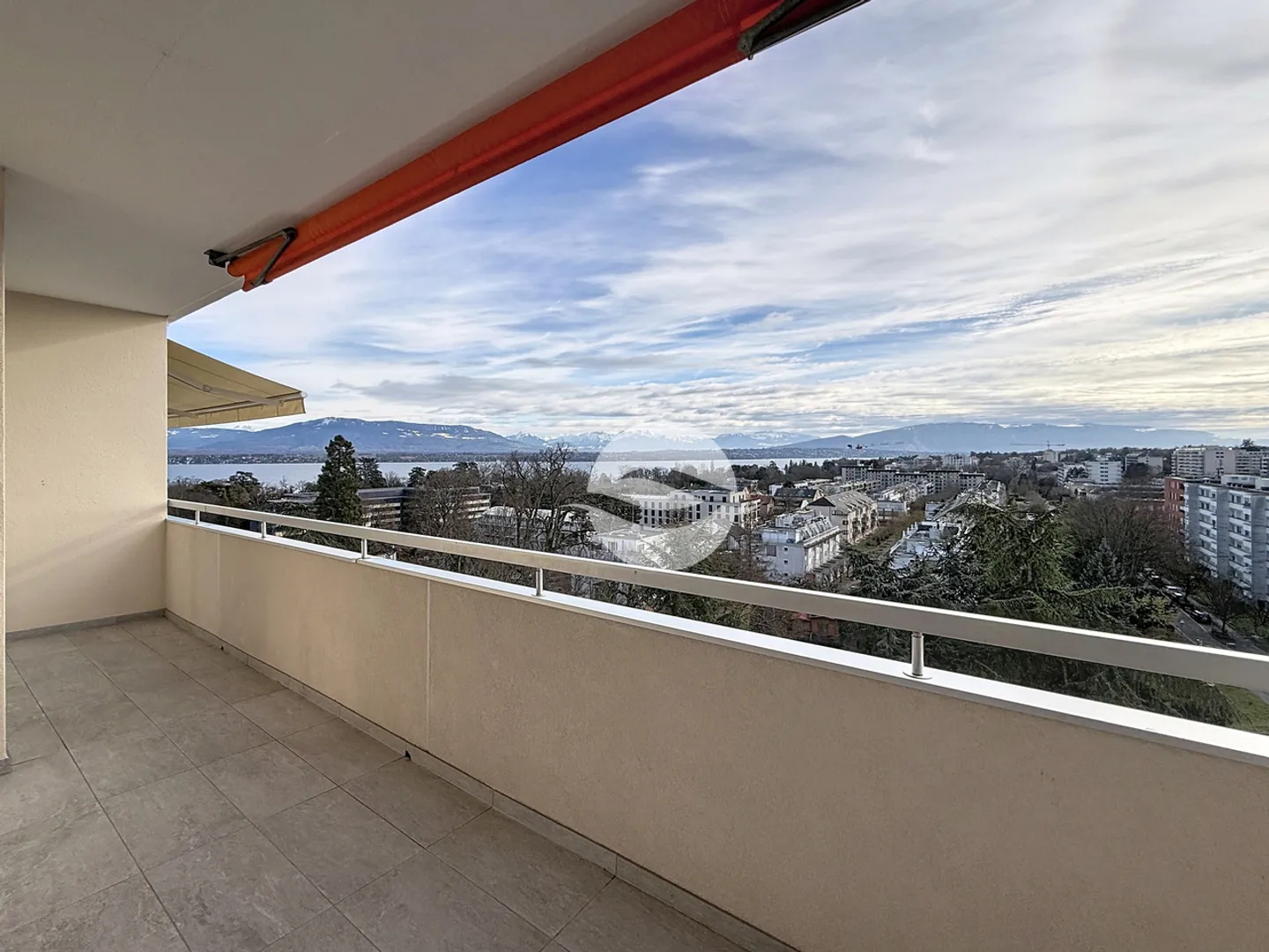 Bright 2-bedroom apartment with balcony - Photo 1 of 12