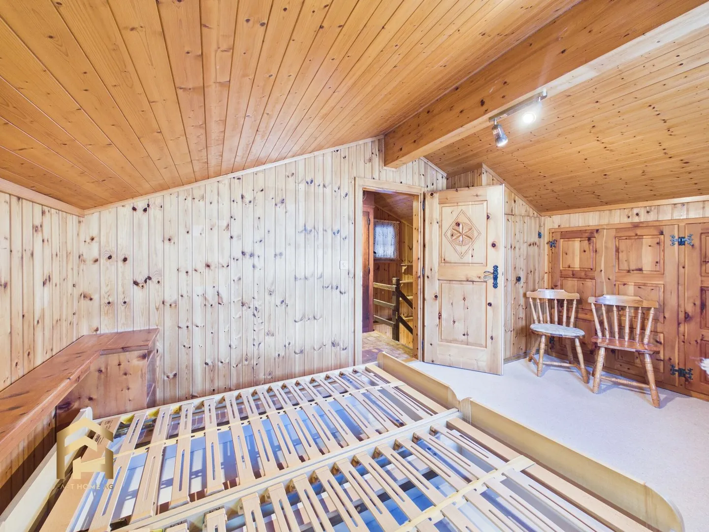 Charming little house with unobstructed view and idyllic surroundings - Photo 9 of 13