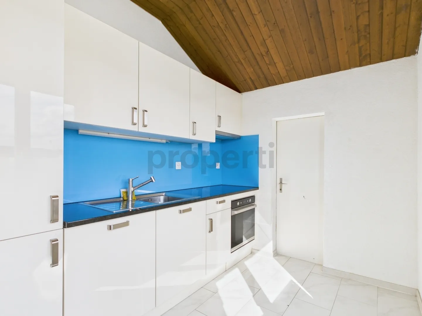 Appartement sous les combles avec charme et confort - Photo 2 sur 10