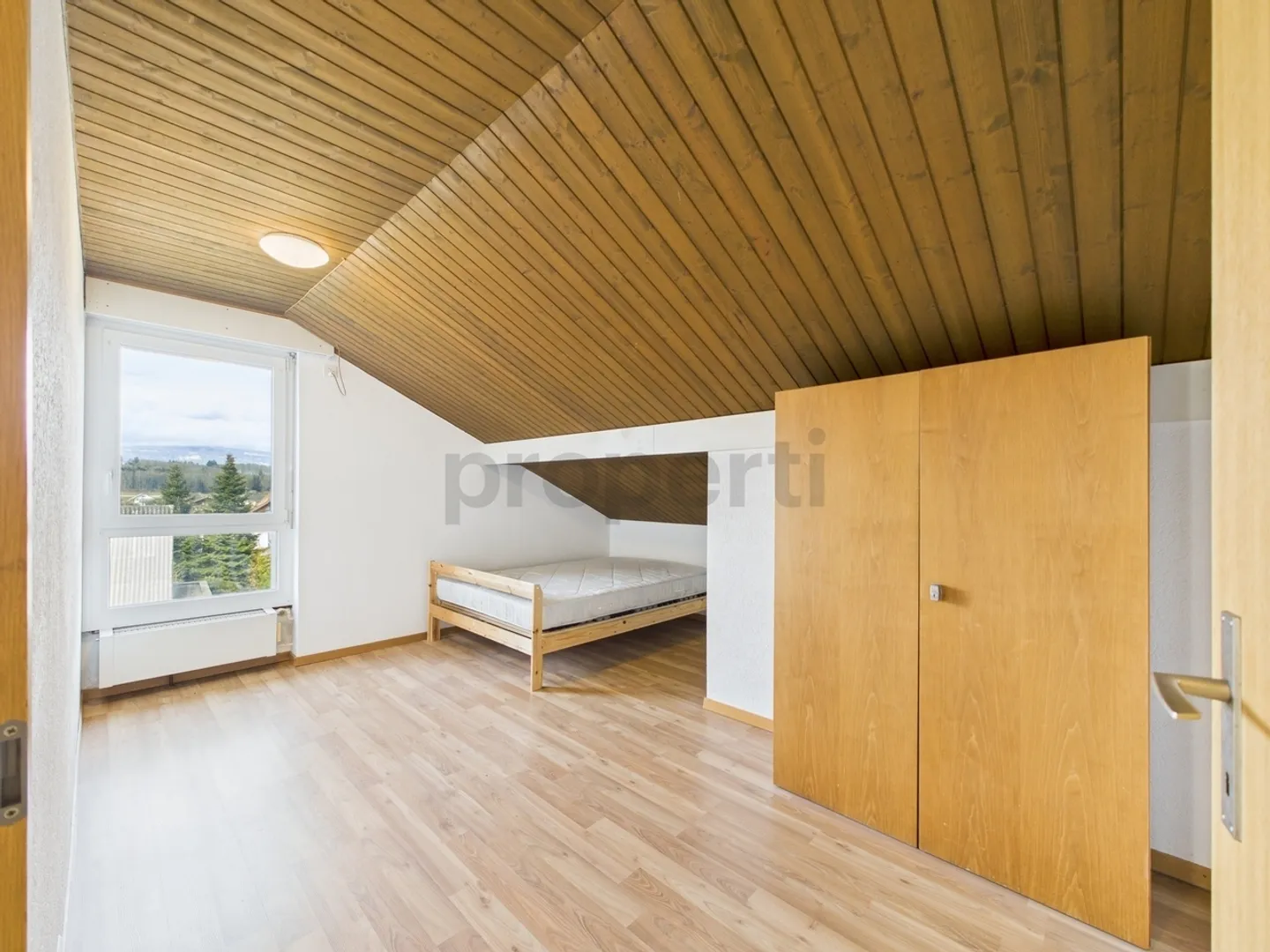 Appartement sous les combles avec charme et confort - Photo 4 sur 10