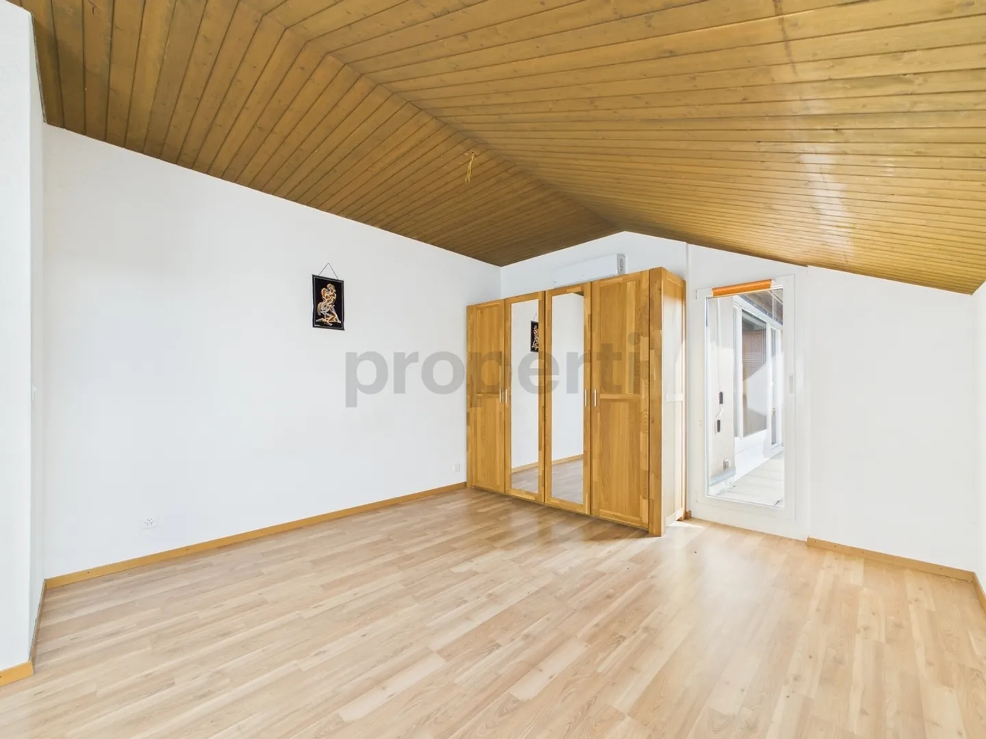 Appartement sous les combles avec charme et confort - Photo 5 sur 10