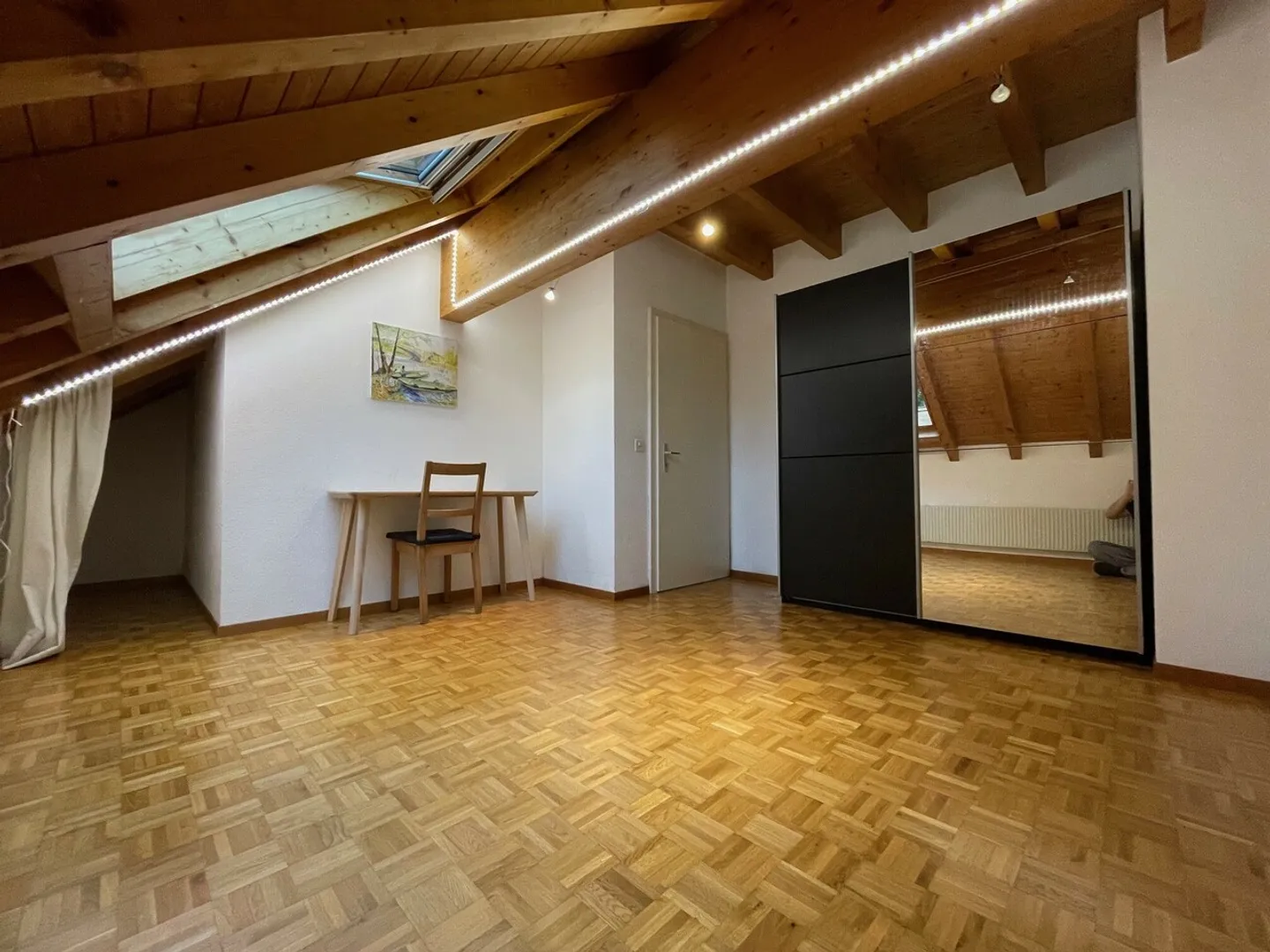 Ampio appartamento di 2 stanze in mansarda - Foto 5 di 8