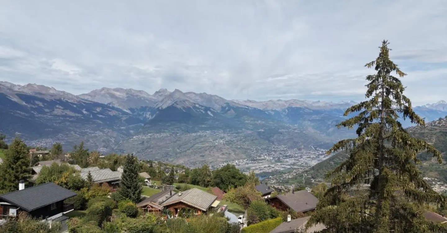 Magnificent 7.5-room chalet with breathtaking view - Photo 1 of 7