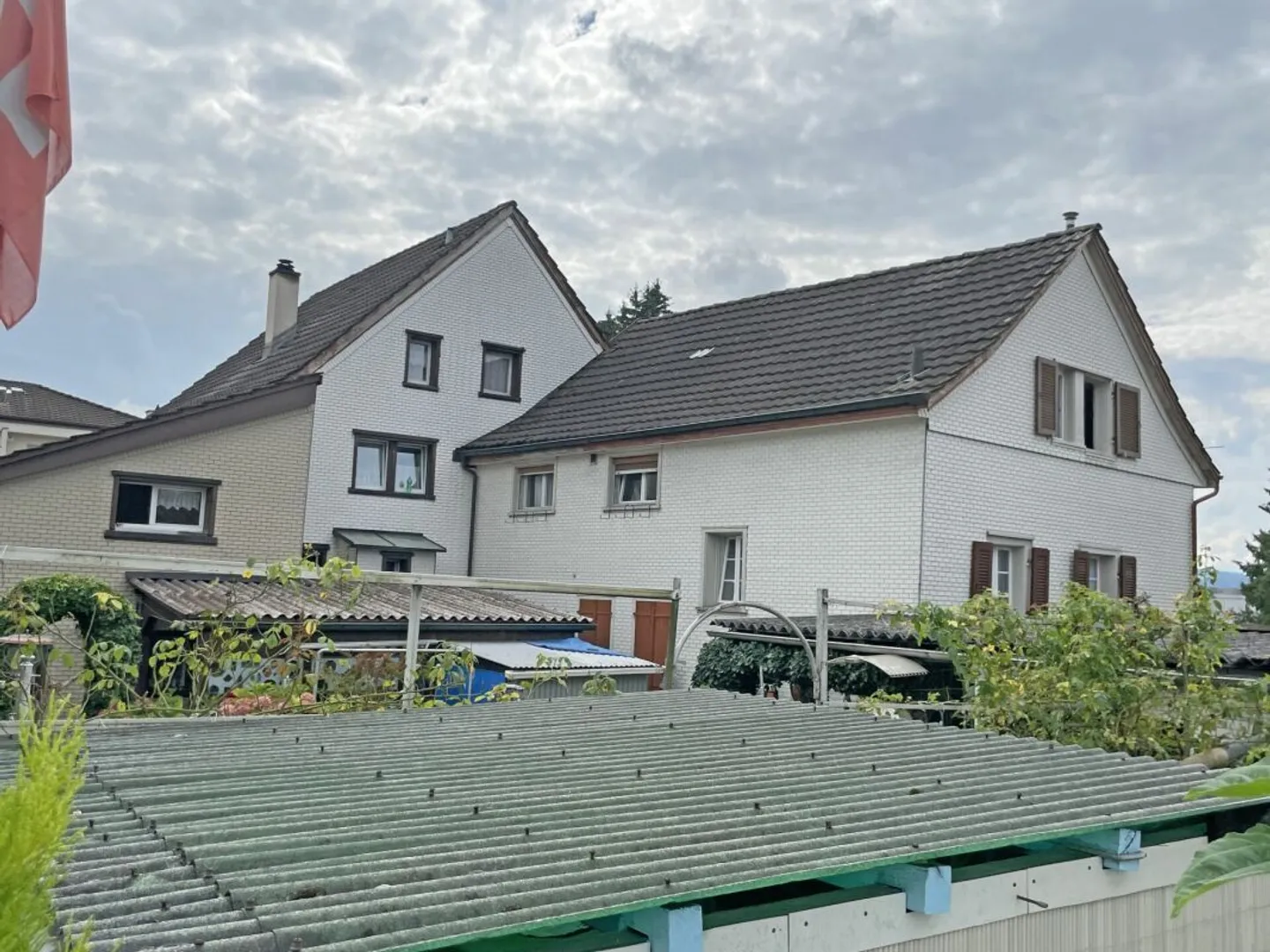 Immeuble résidentiel/commercial central bien situé - Photo 2 sur 27