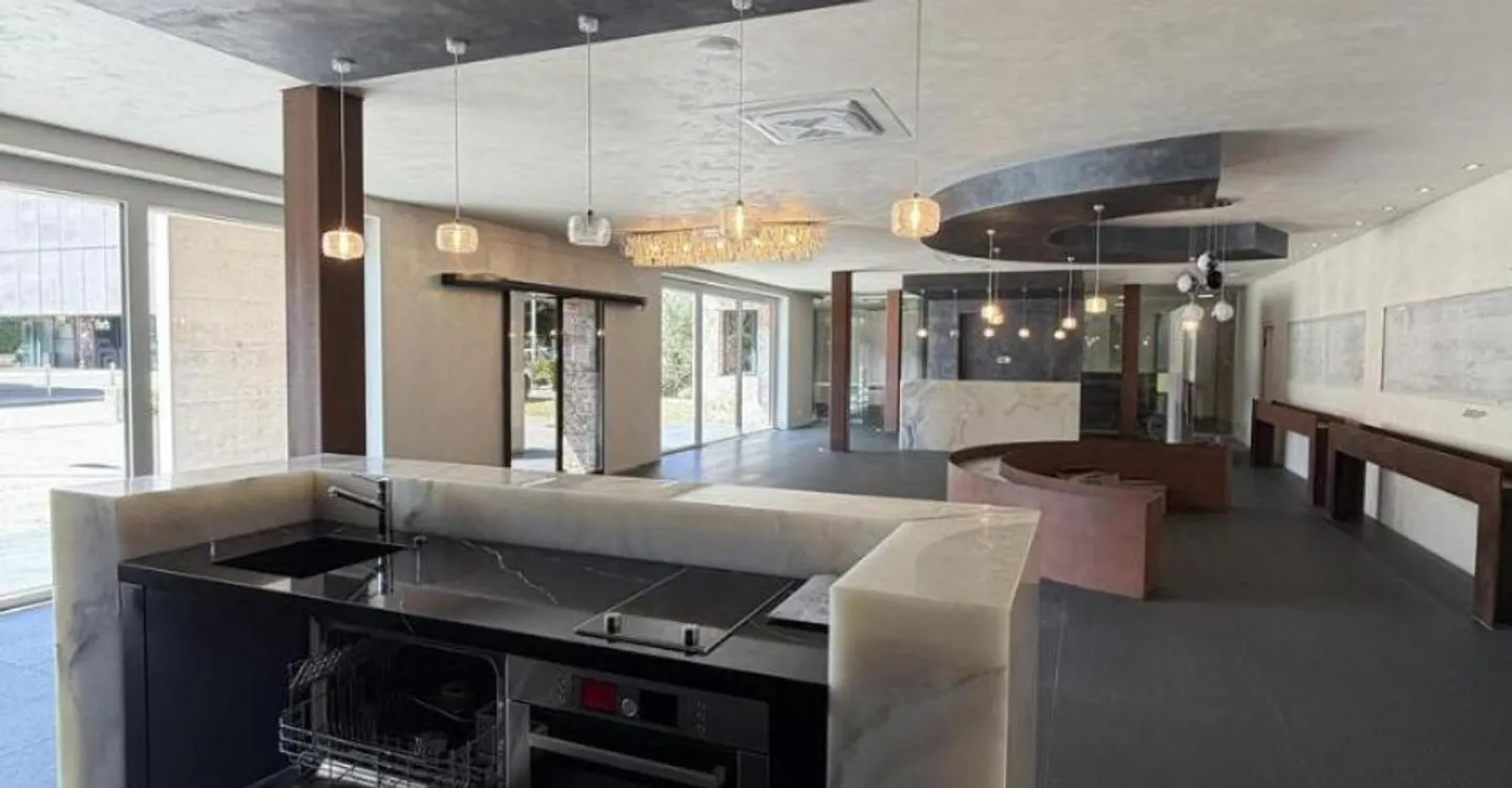 Magnificent Showroom for Sale in Locarno - Photo 2 of 10