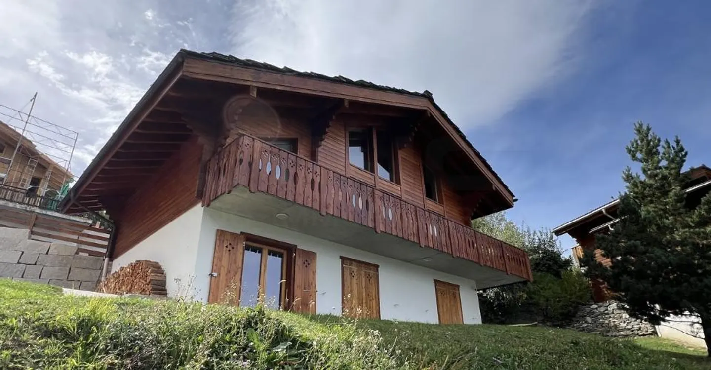 Magnificent 7.5-room chalet with breathtaking view - Photo 3 of 7