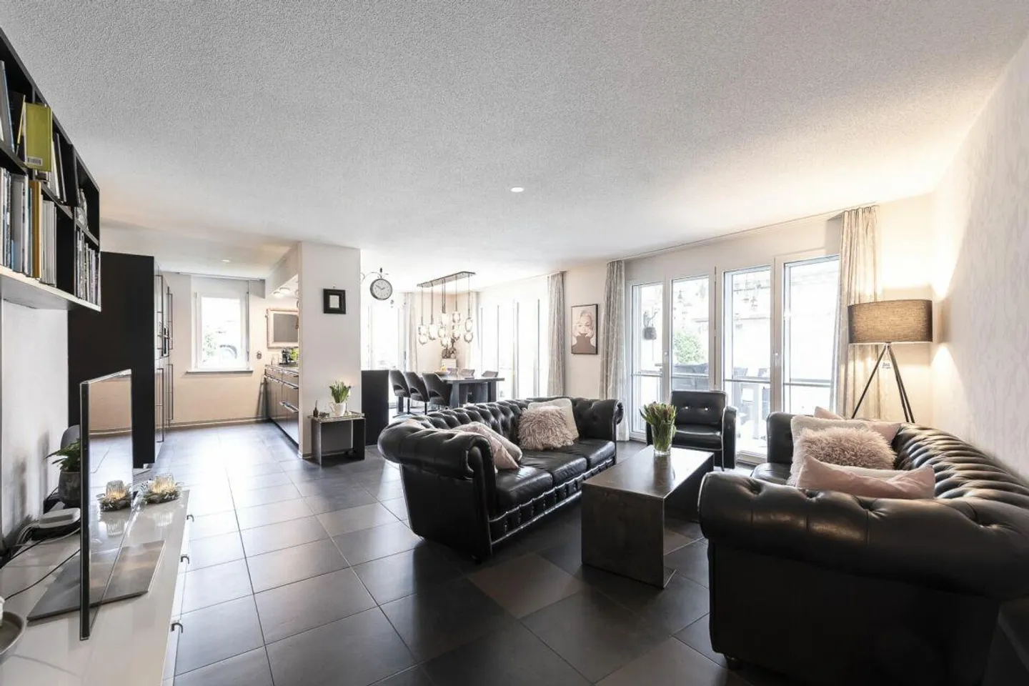 Appartement en copropriété de 5,5 pièces avec place de parking - Photo 2 sur 13