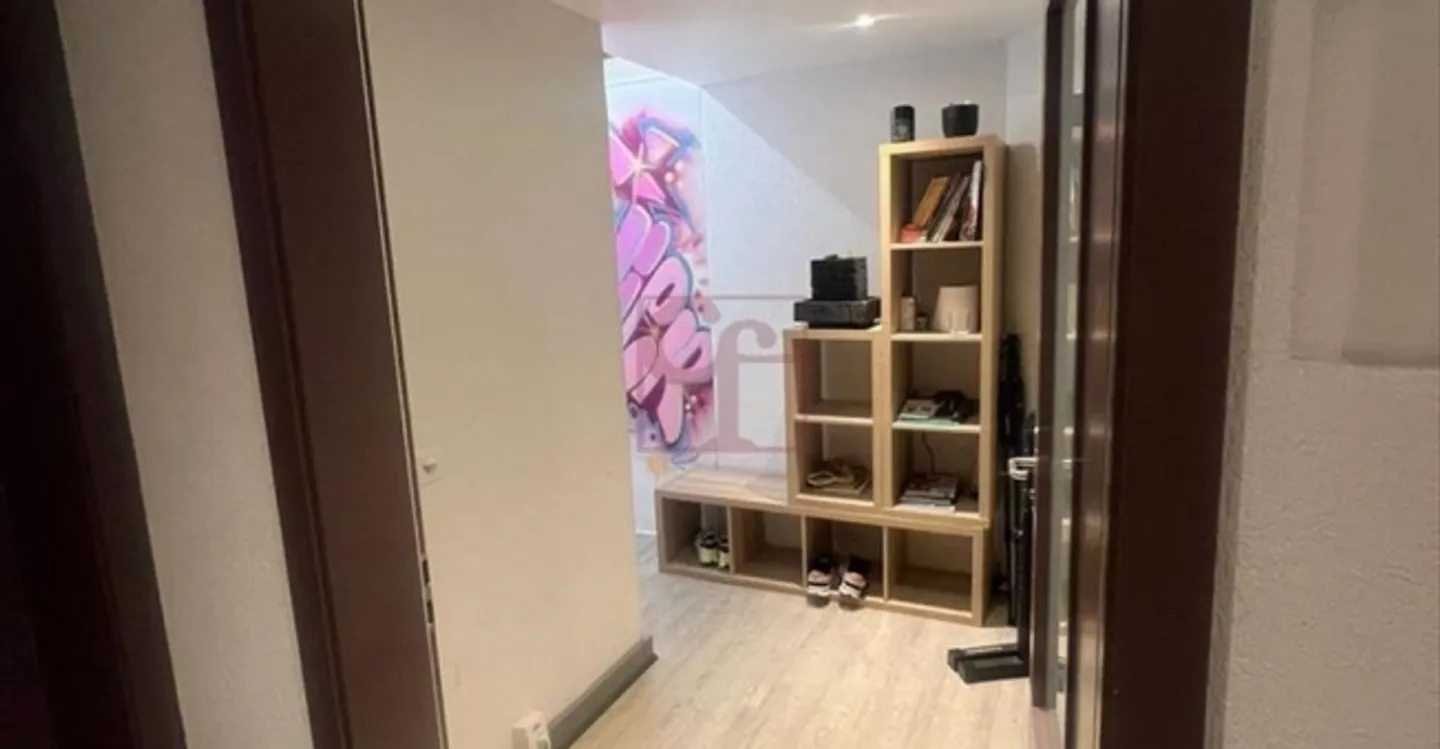 Mixed-use building for rent - Photo 4 of 6