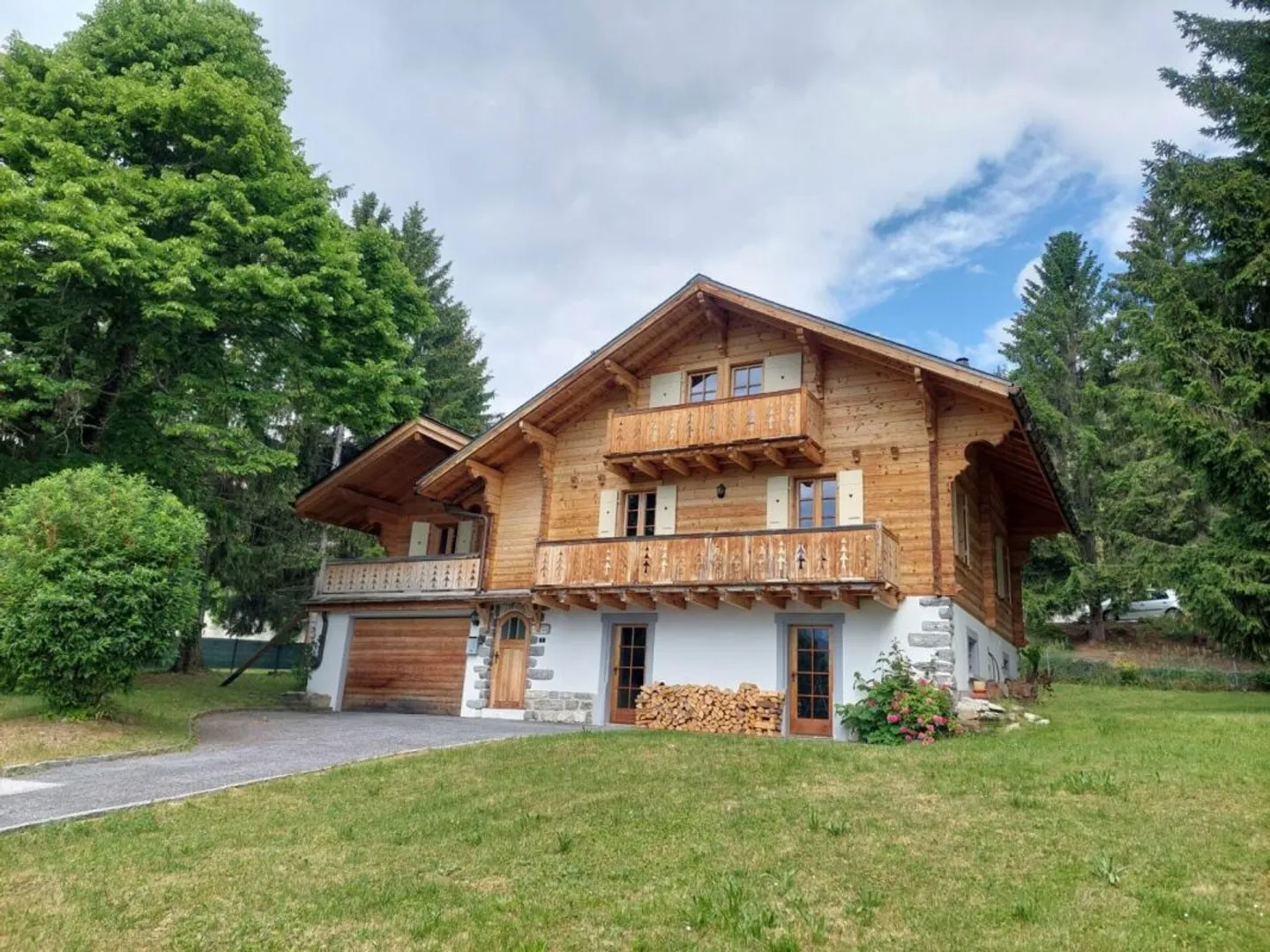 Chalet avec vue imprenable sur les Alpes - Photo 1 sur 12