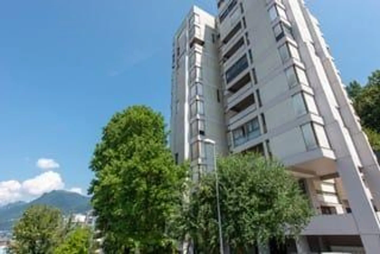 Appartement Charmant avec Vue sur le Lac - Photo 1 sur 11