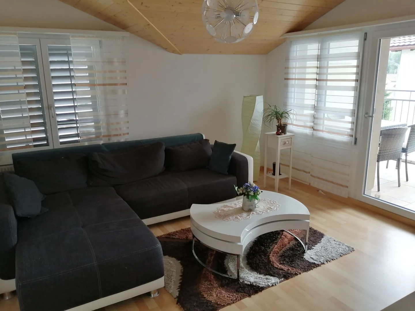 Appartamento ristrutturato e conveniente di 4.0 stanze in una piccola casa plurifamiliare con balcone (vicino a Flawil, Canton di San Gallo) - Foto 2 di 10