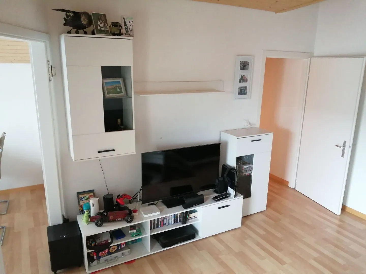 Appartamento ristrutturato e conveniente di 4.0 stanze in una piccola casa plurifamiliare con balcone (vicino a Flawil, Canton di San Gallo) - Foto 3 di 10