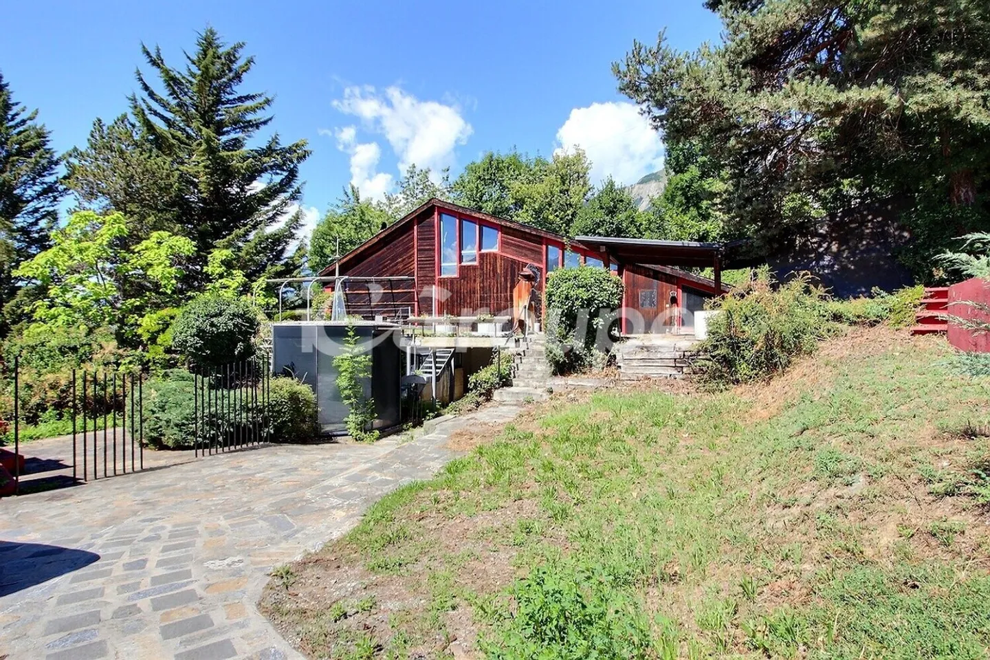 Villa con alto potenziale di ristrutturazione - Foto 2 di 23