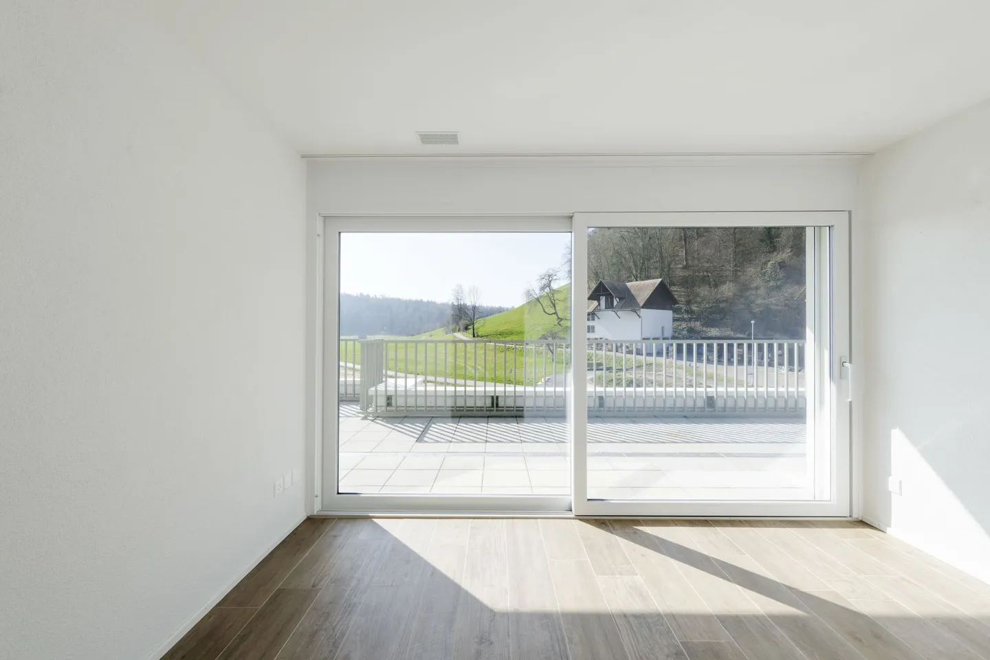 Attico con terrazza di 90 m2 e vista sul castello - Foto 2 di 12