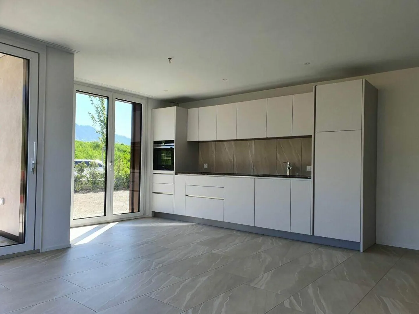 moderne, hochwertige 3 1/2-Zimmer-Erdgeschosswohnung zu vermieten - Foto 2 von 12