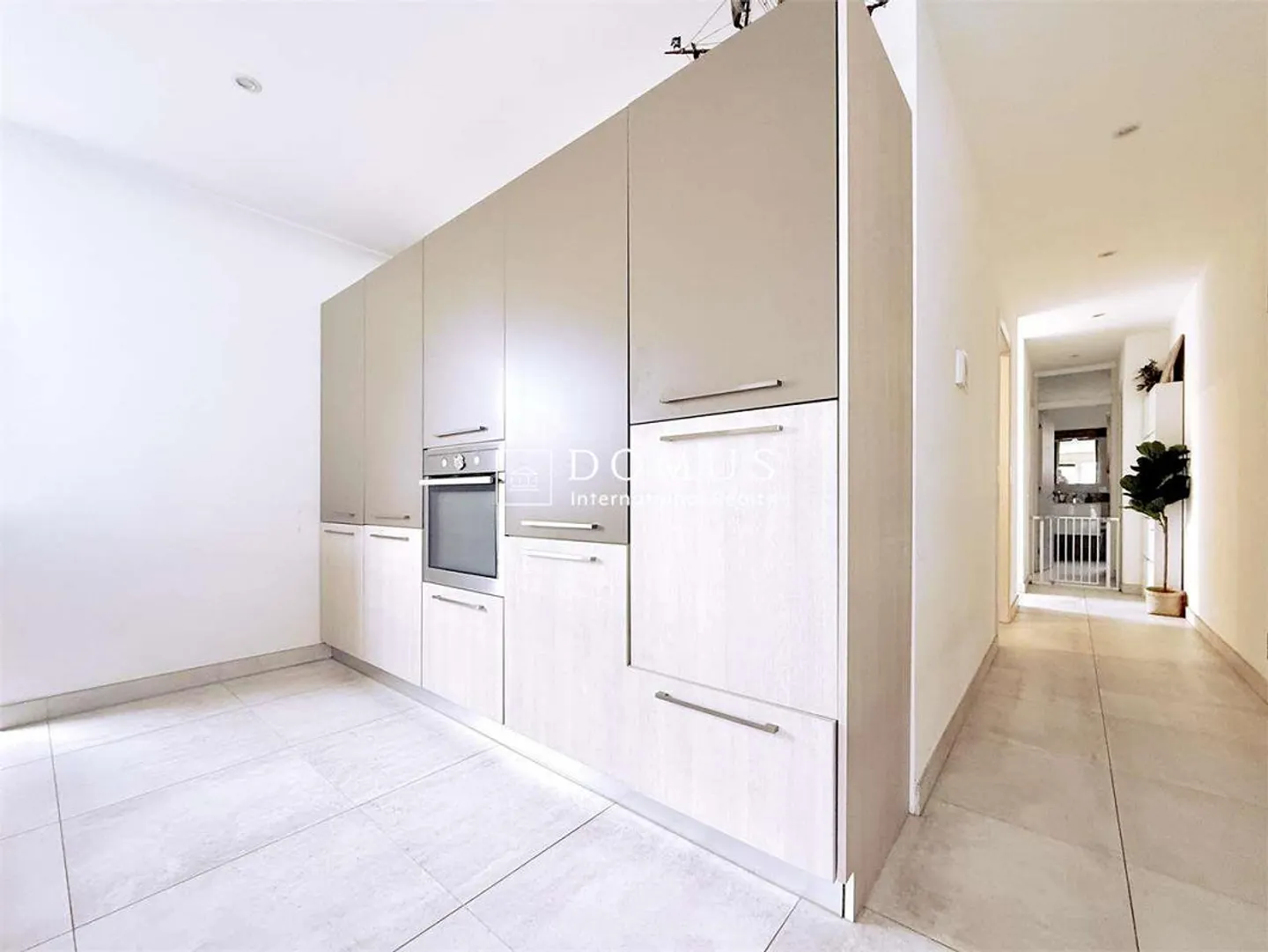 Appartamento moderno con giardino privato - Foto 3 di 9