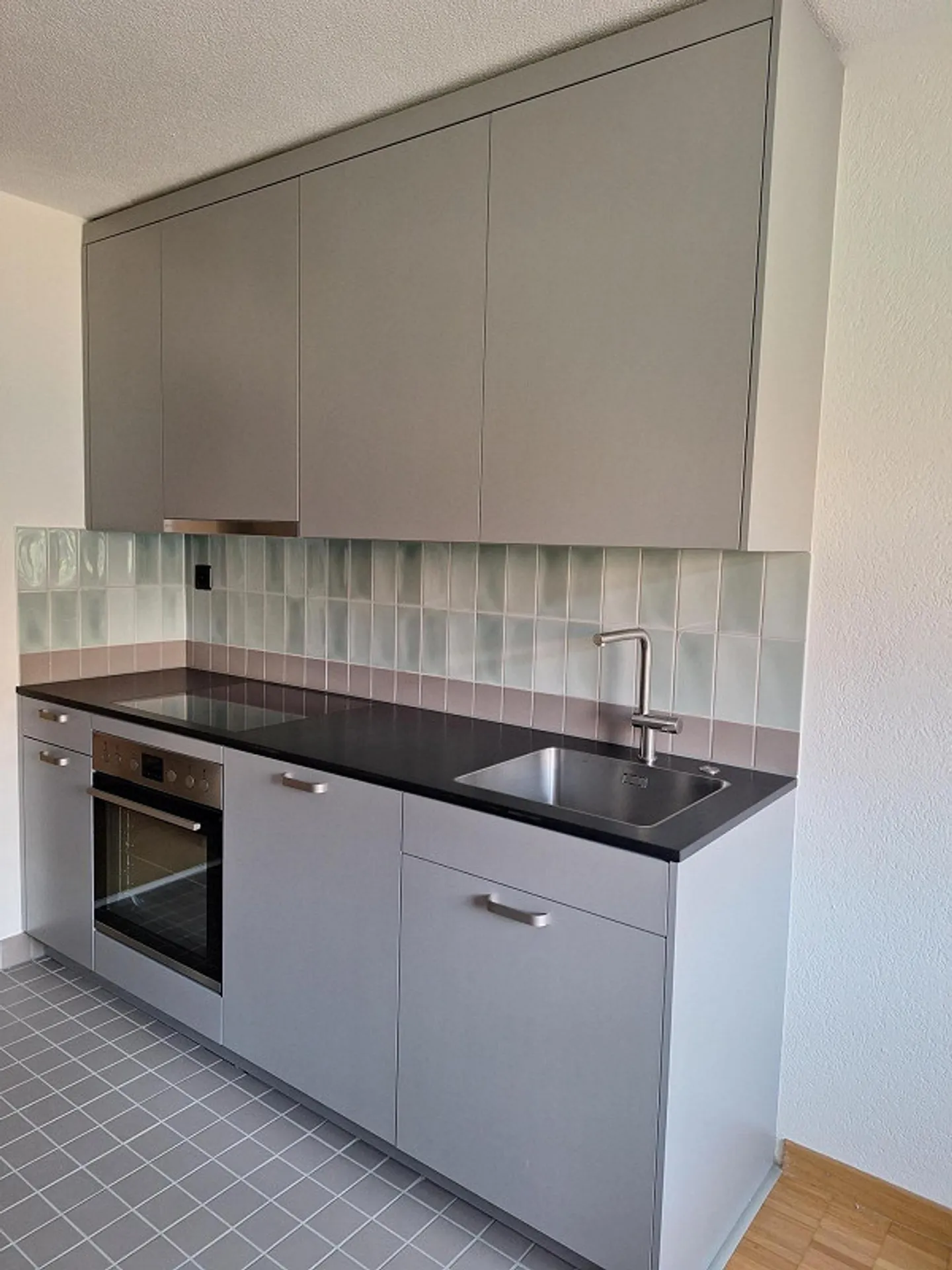 Modern Apartment with Balcony - Photo 3 of 7