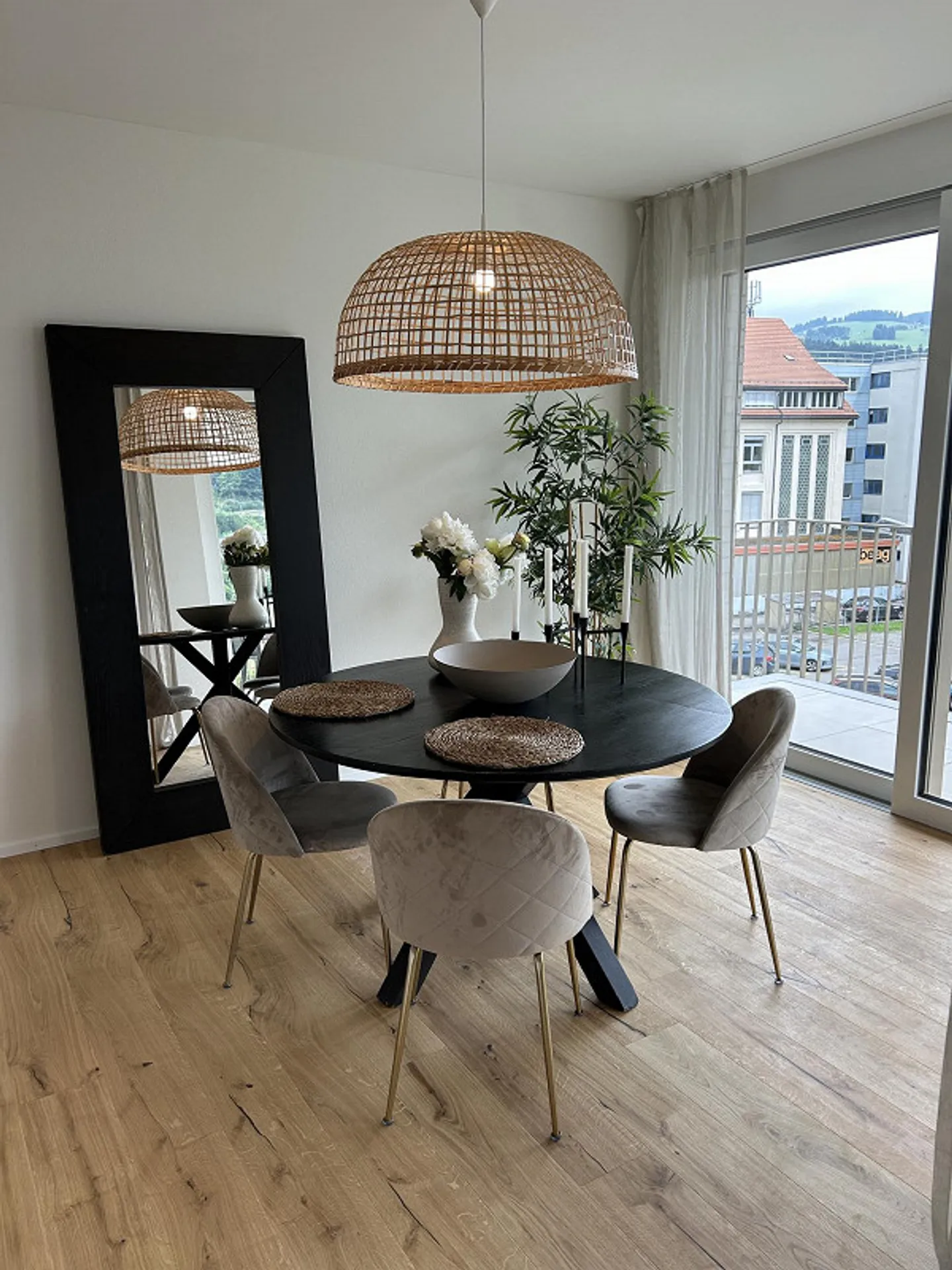 Secure the rent discount! - Photo 1 of 10