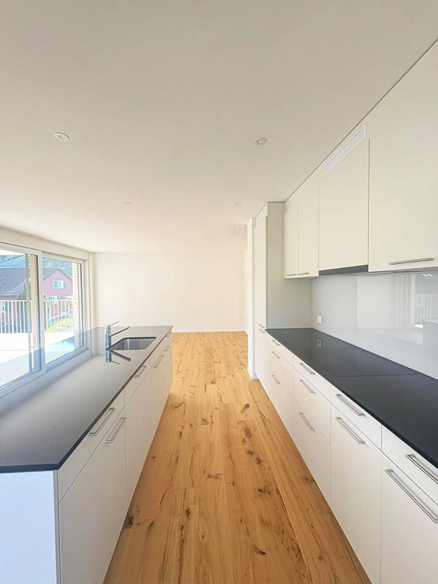 Secure the rent discount! - Photo 5 of 10