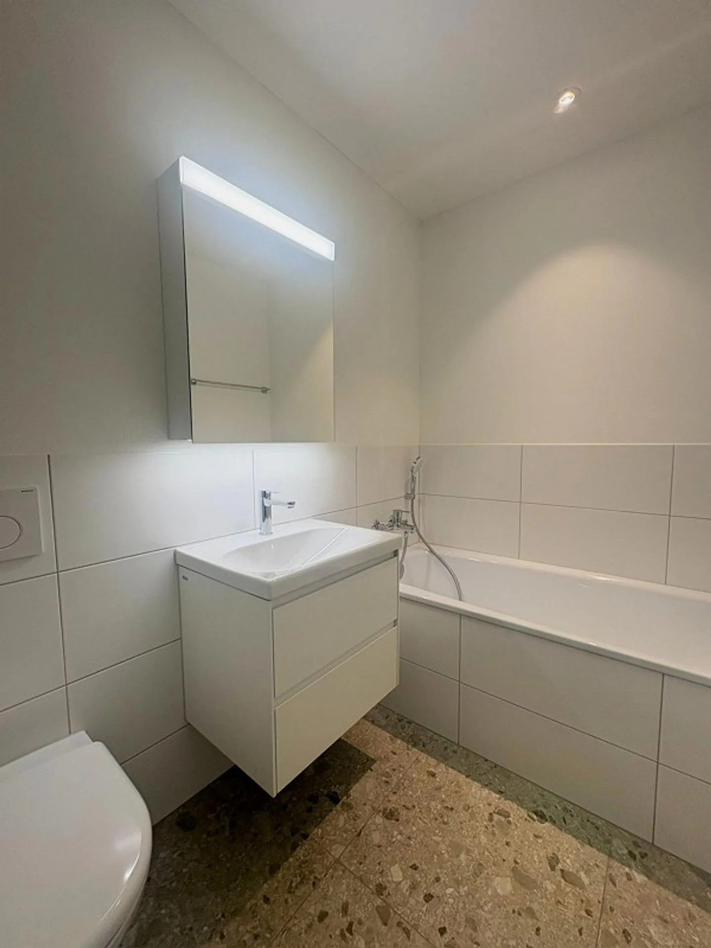 Secure the rent discount! - Photo 7 of 10