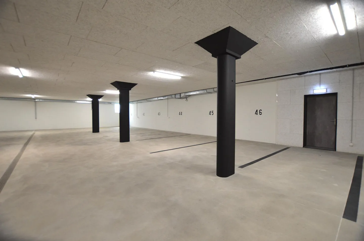 Exclusive underground parking spaces for cars, trailers, campers, buses, boats - Photo 5 of 14