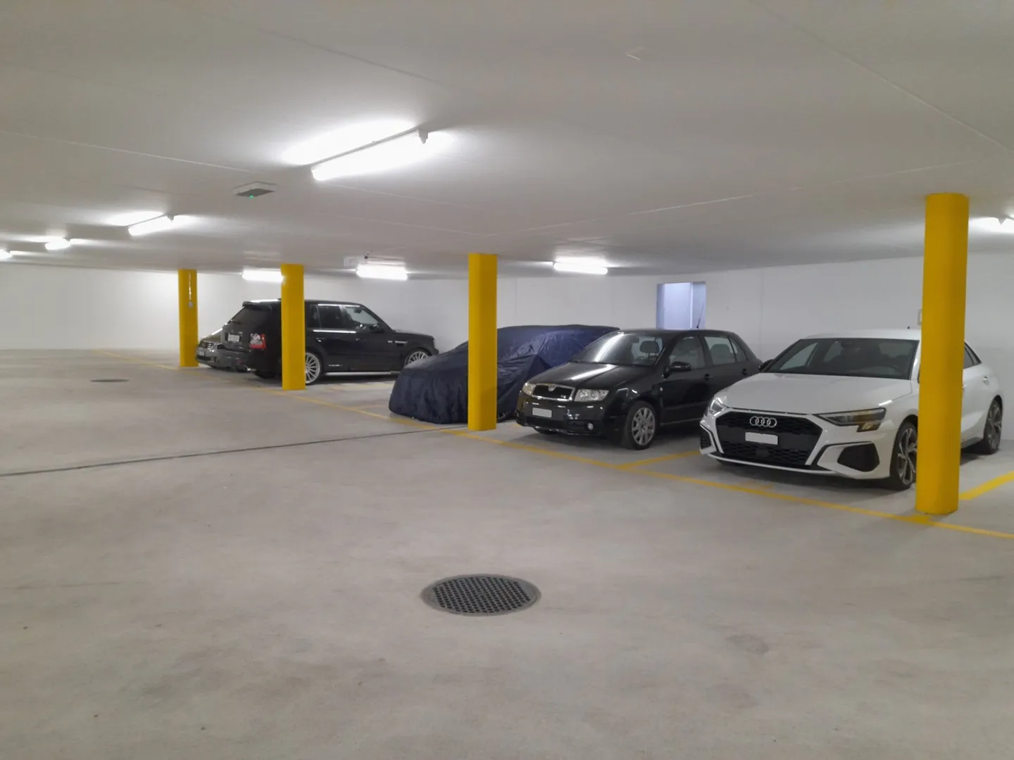 Tiefgaragenplatz! Optional mit Ladestation für E-Fahrzeuge - Foto 1 von 3