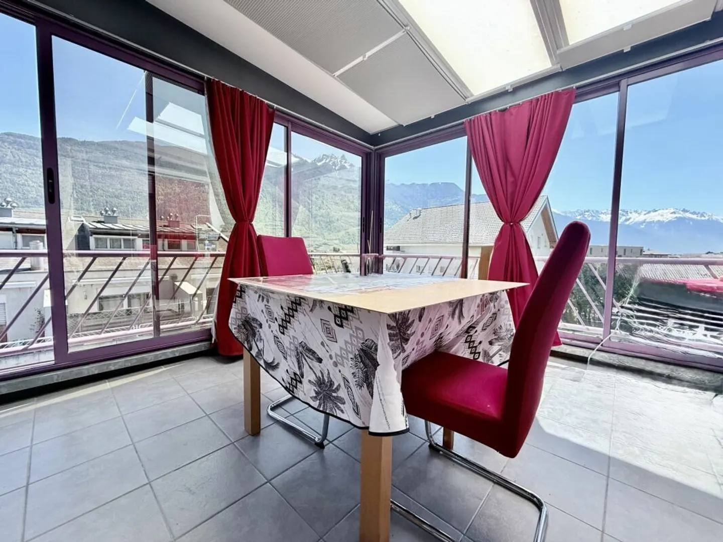 Saillon - 4½ Room Apartment on the Top Floor - Photo 3 of 6