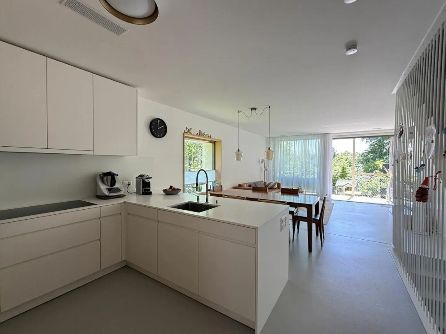 Nearly New 6.5-Room Single-Family House in Prime Location - Photo 1 of 13