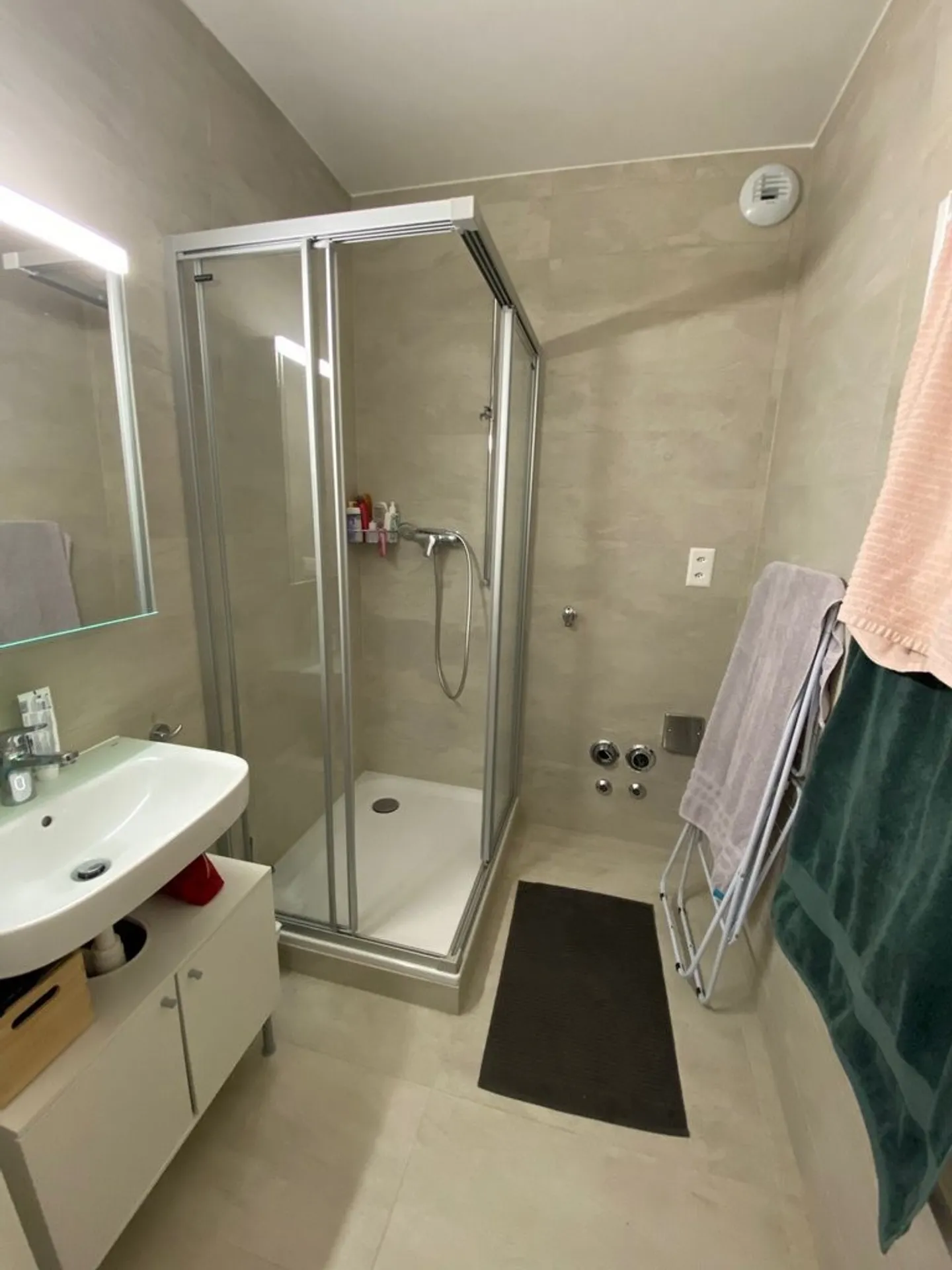 Bell'appartamento con due camere vicino a tutti i comfort ristrutturato! - Foto 3 di 5